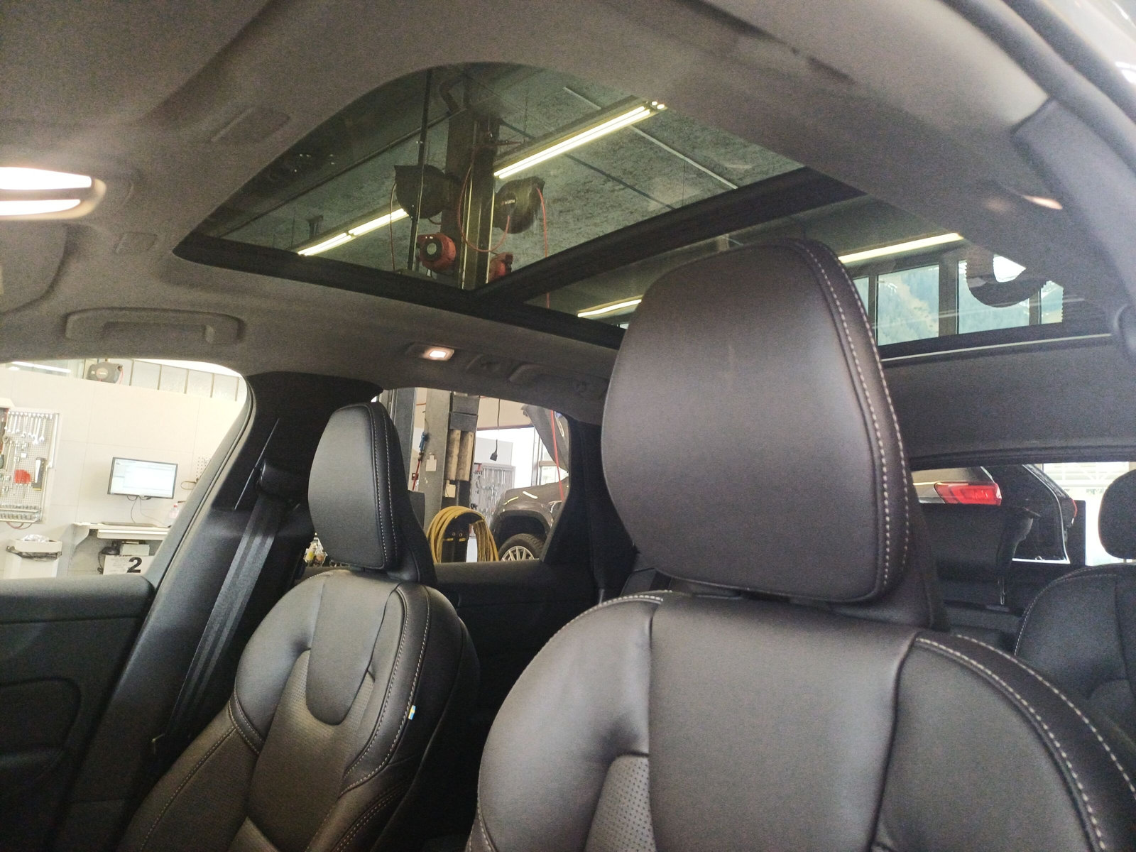 VOLVO XC60 2.0 T8 TE Ultra Dark eAWD-image-6
