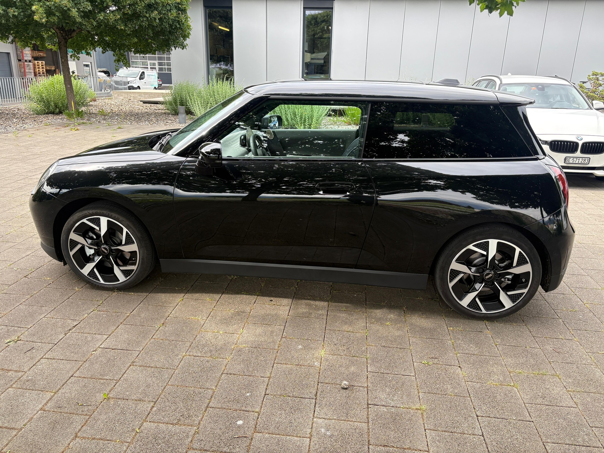 MINI Cooper SE-image-4