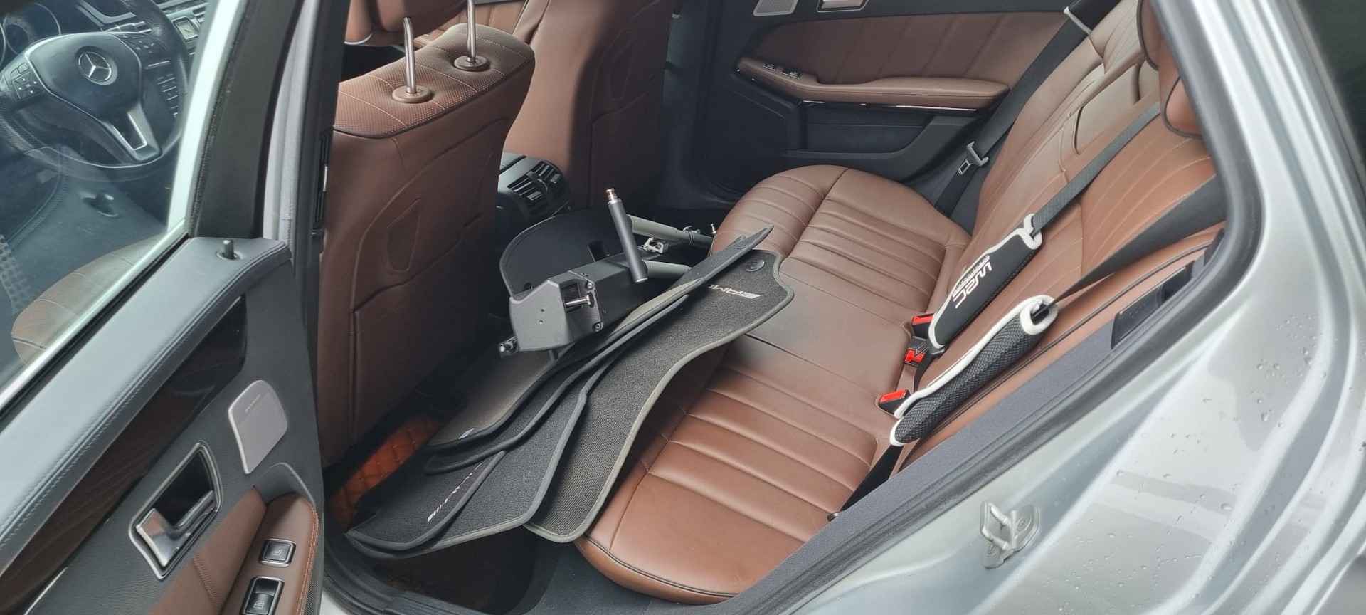 MERCEDES-BENZ E 500 Avantgarde 4Matic 7G-Tronic-image-6