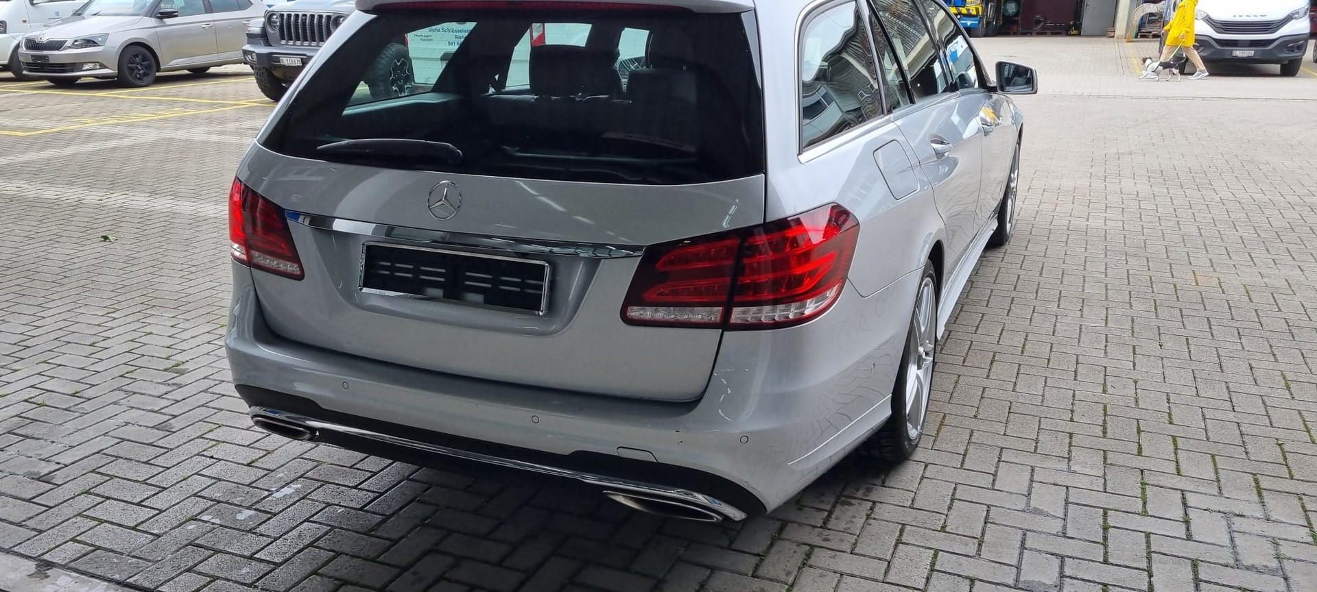MERCEDES-BENZ E 500 Avantgarde 4Matic 7G-Tronic-image-4
