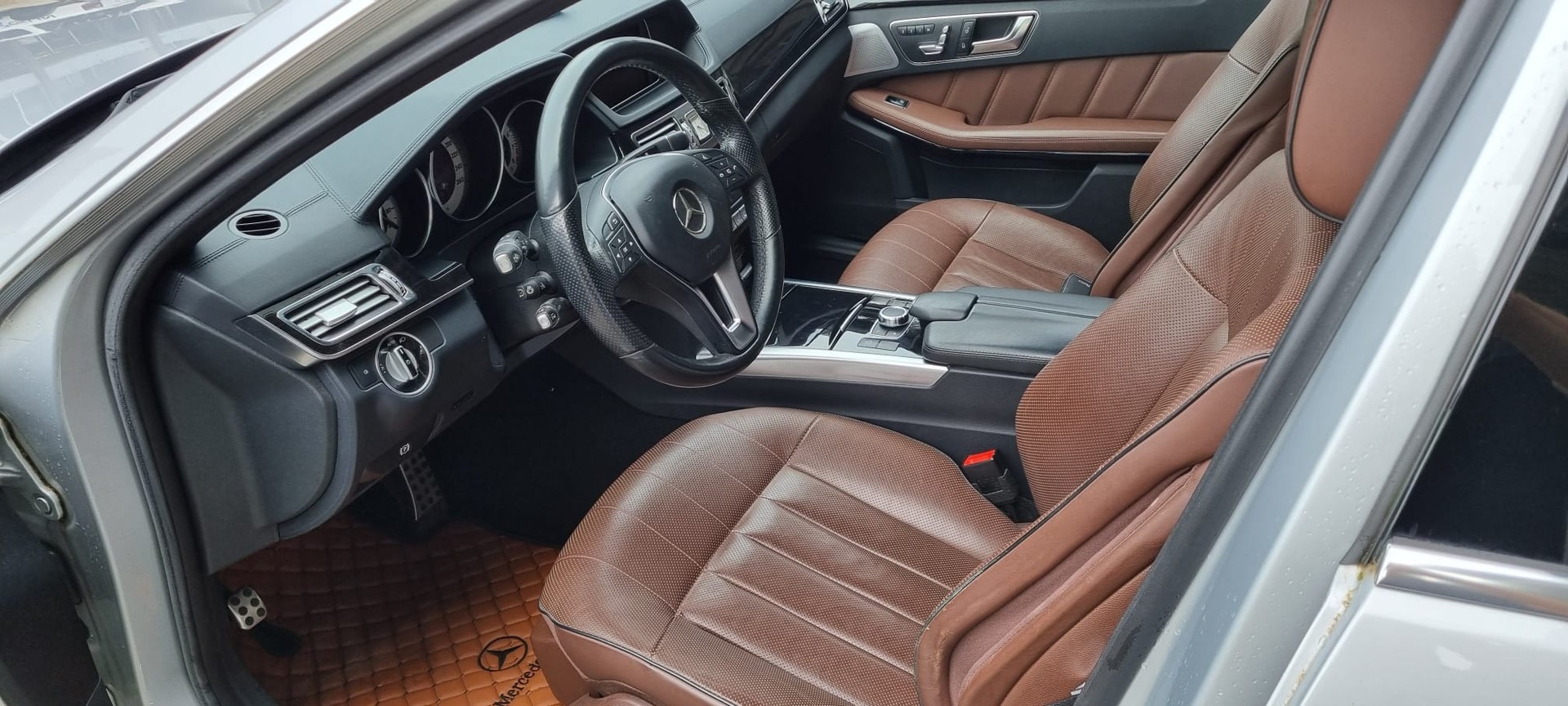 MERCEDES-BENZ E 500 Avantgarde 4Matic 7G-Tronic-image-5