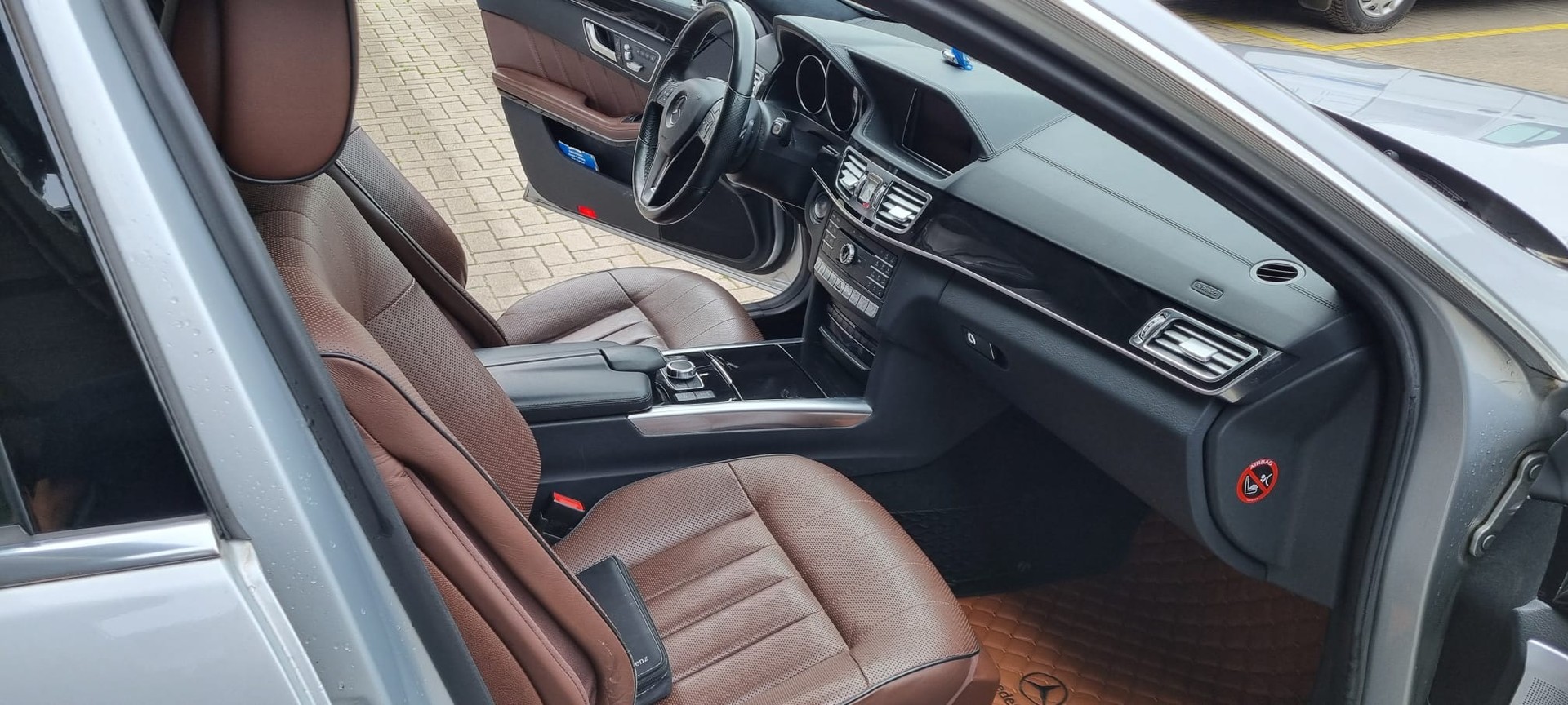 MERCEDES-BENZ E 500 Avantgarde 4Matic 7G-Tronic-image-8