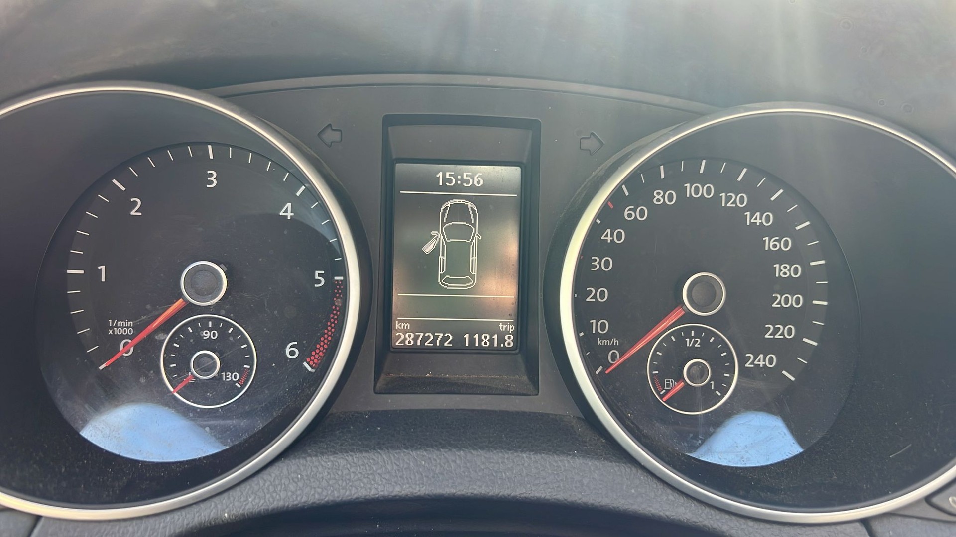 VW Golf Variant 1.6 TDI BlueMotion Technology Team-image-3