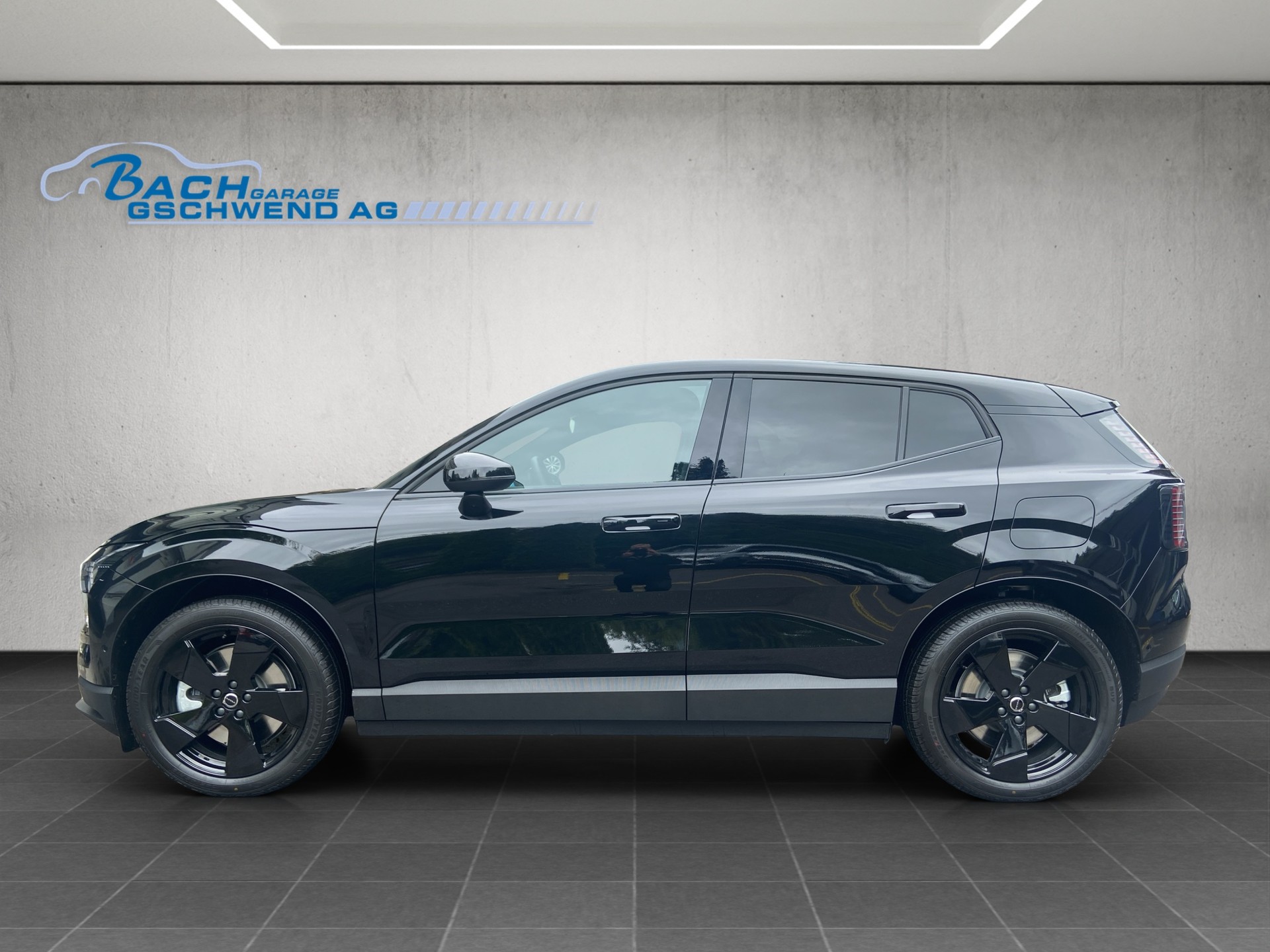 VOLVO EX30 E60 69kWh Twin Black Edition-image-5
