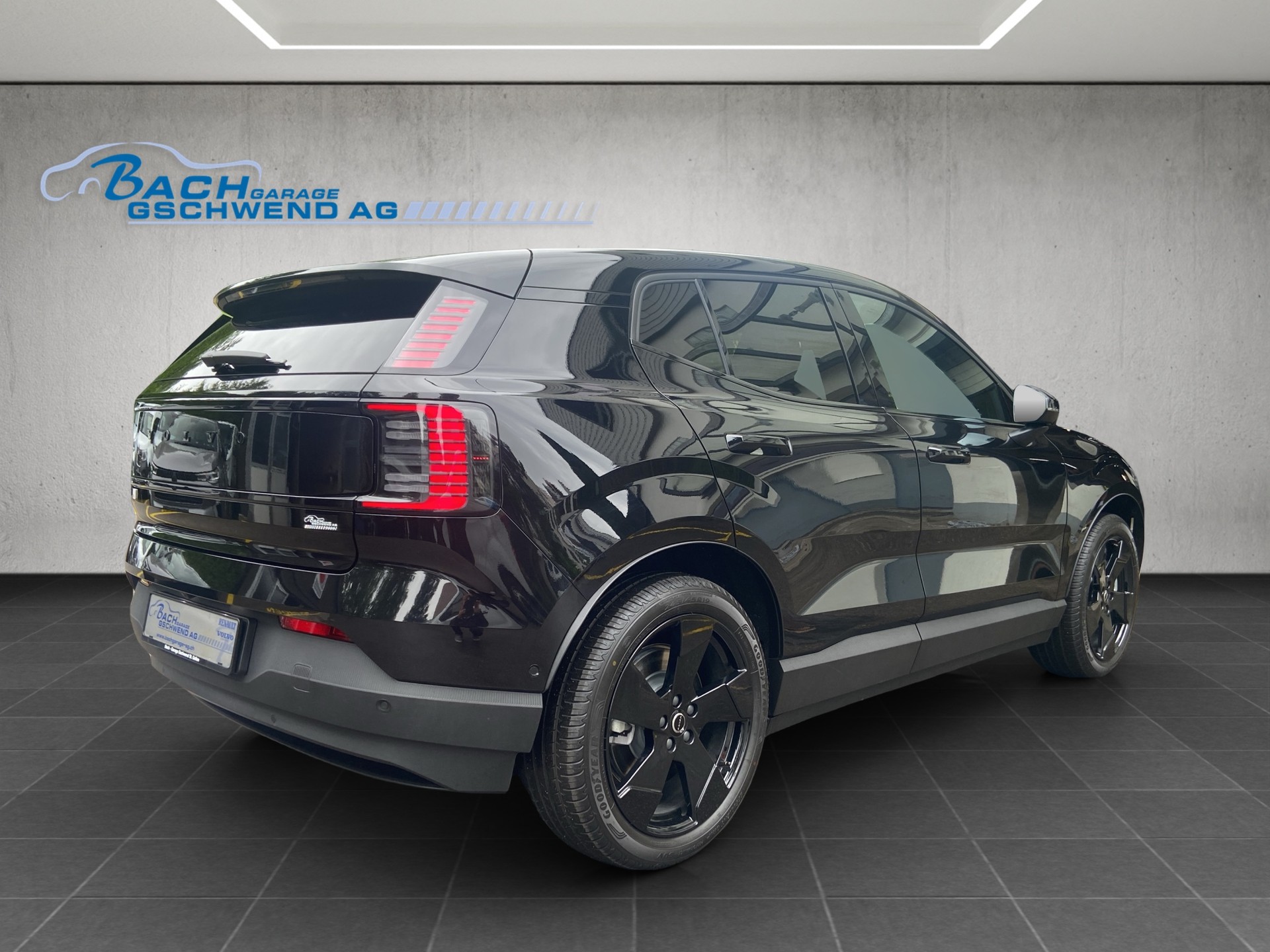 VOLVO EX30 E60 69kWh Twin Black Edition-image-3