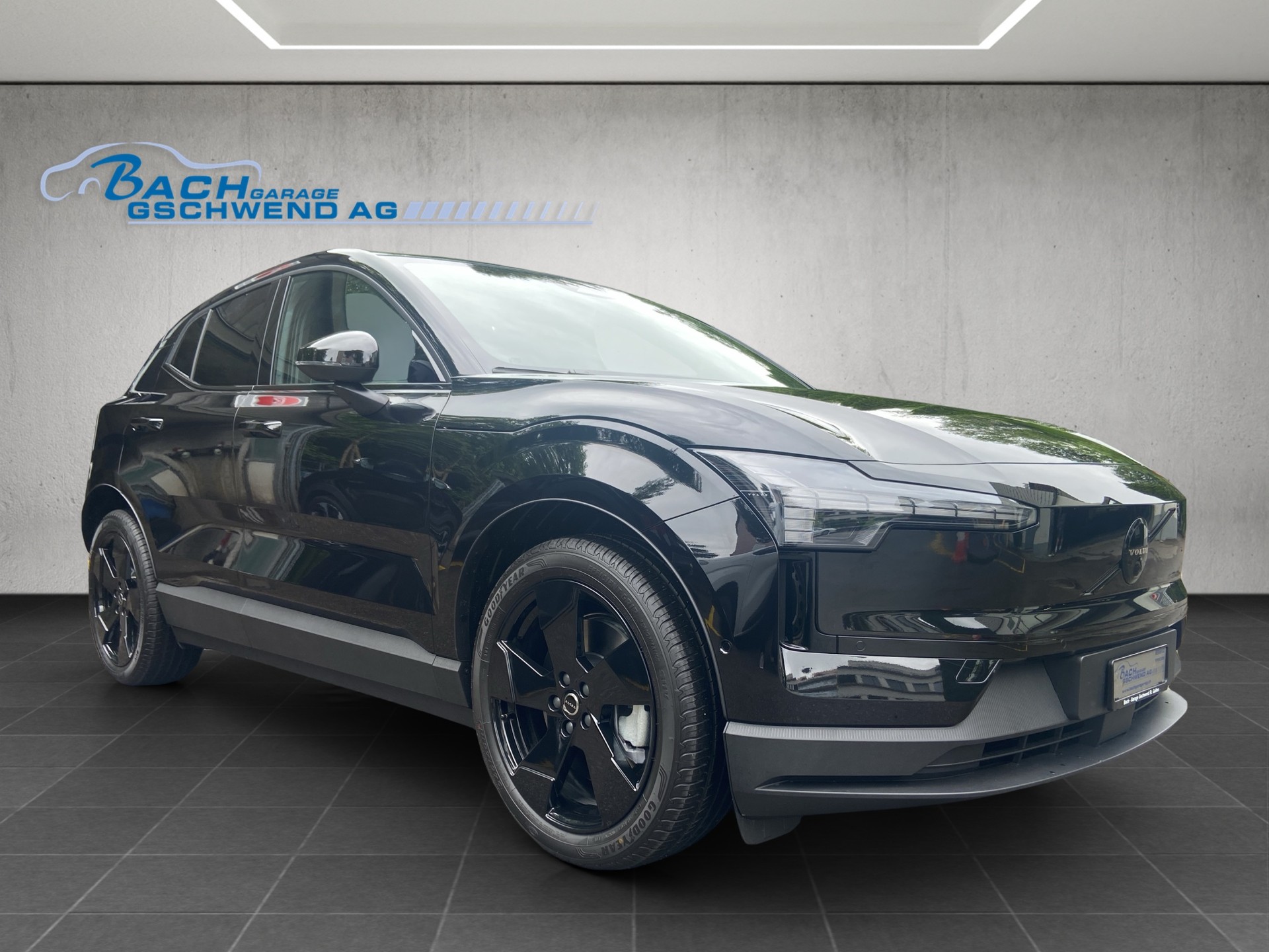 VOLVO EX30 E60 69kWh Twin Black Edition-image-1
