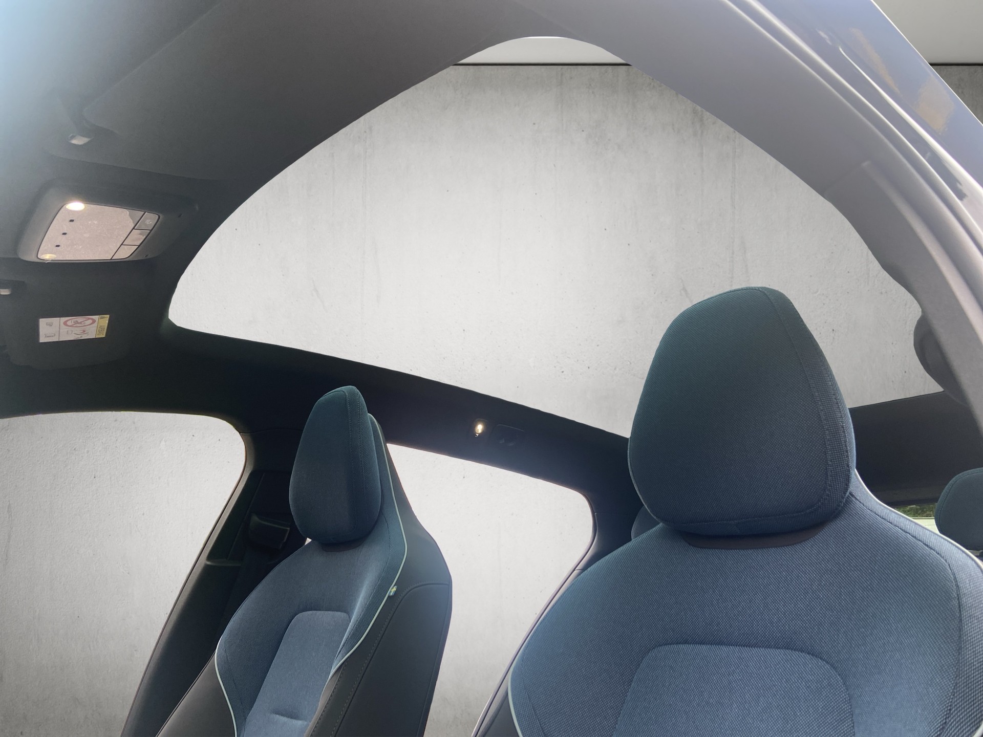 VOLVO EX30 E60 69kWh Twin Black Edition-image-11