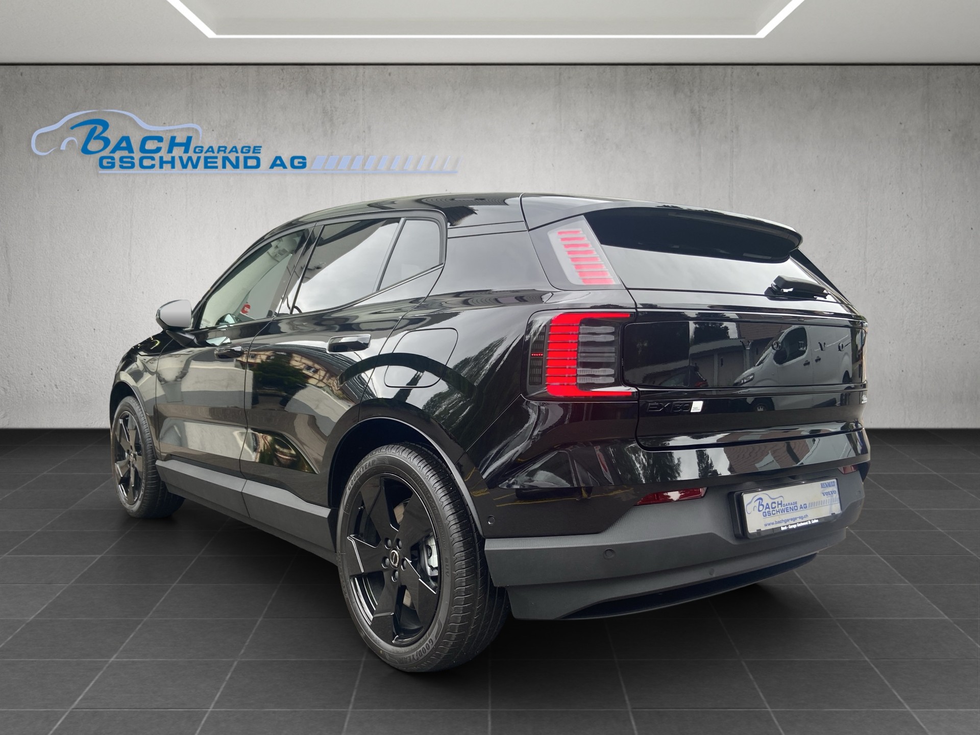 VOLVO EX30 E60 69kWh Twin Black Edition-image-4