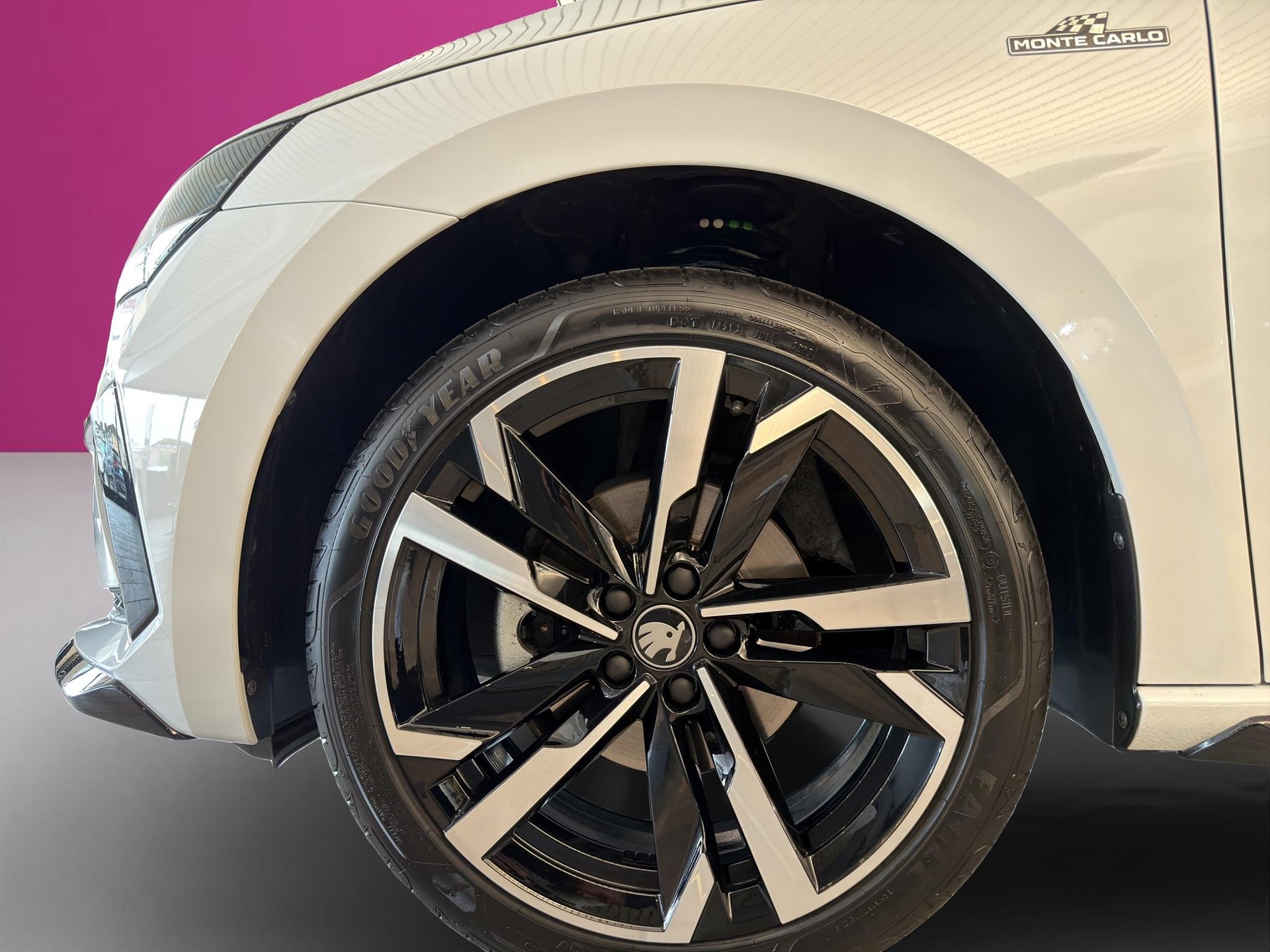 SKODA Scala 1.5 TSI Monte Carlo DSG-image-8