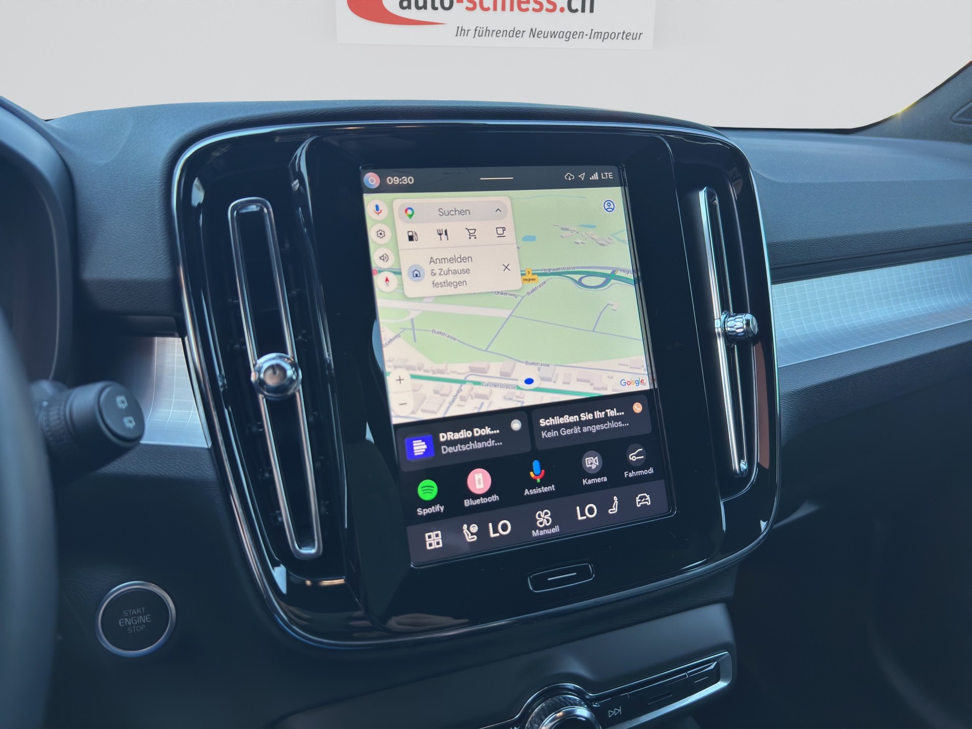 VOLVO XC40 B3 Benzin Mild Hybrid Plus Black Edition-image-11