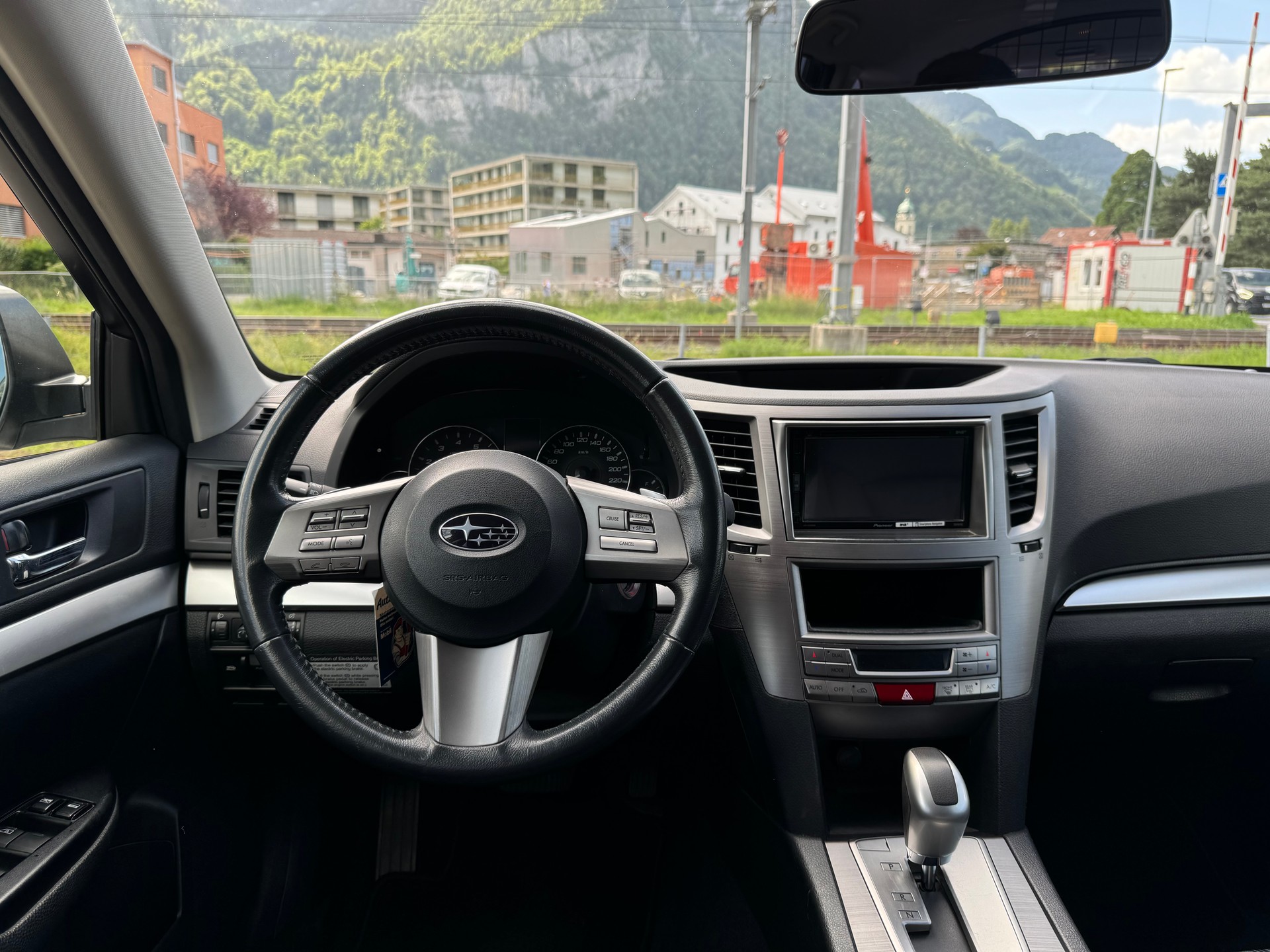 SUBARU Legacy 2.0i Limited AWD Lineartronic-image-9