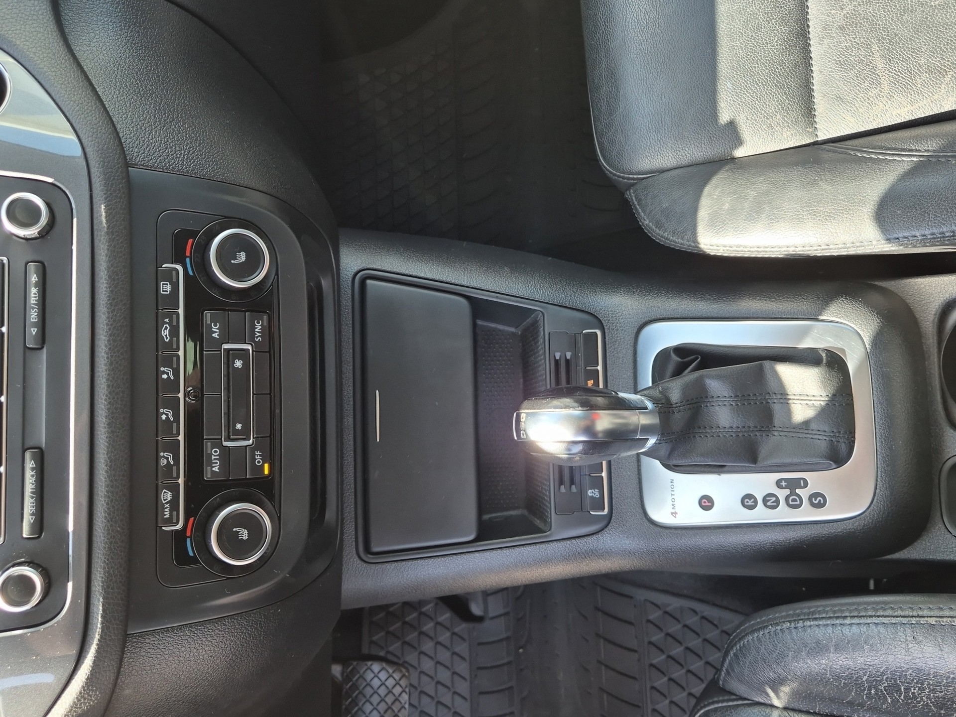 VW Tiguan 2.0 TSI Sport&Style 4Motion DSG-image-14