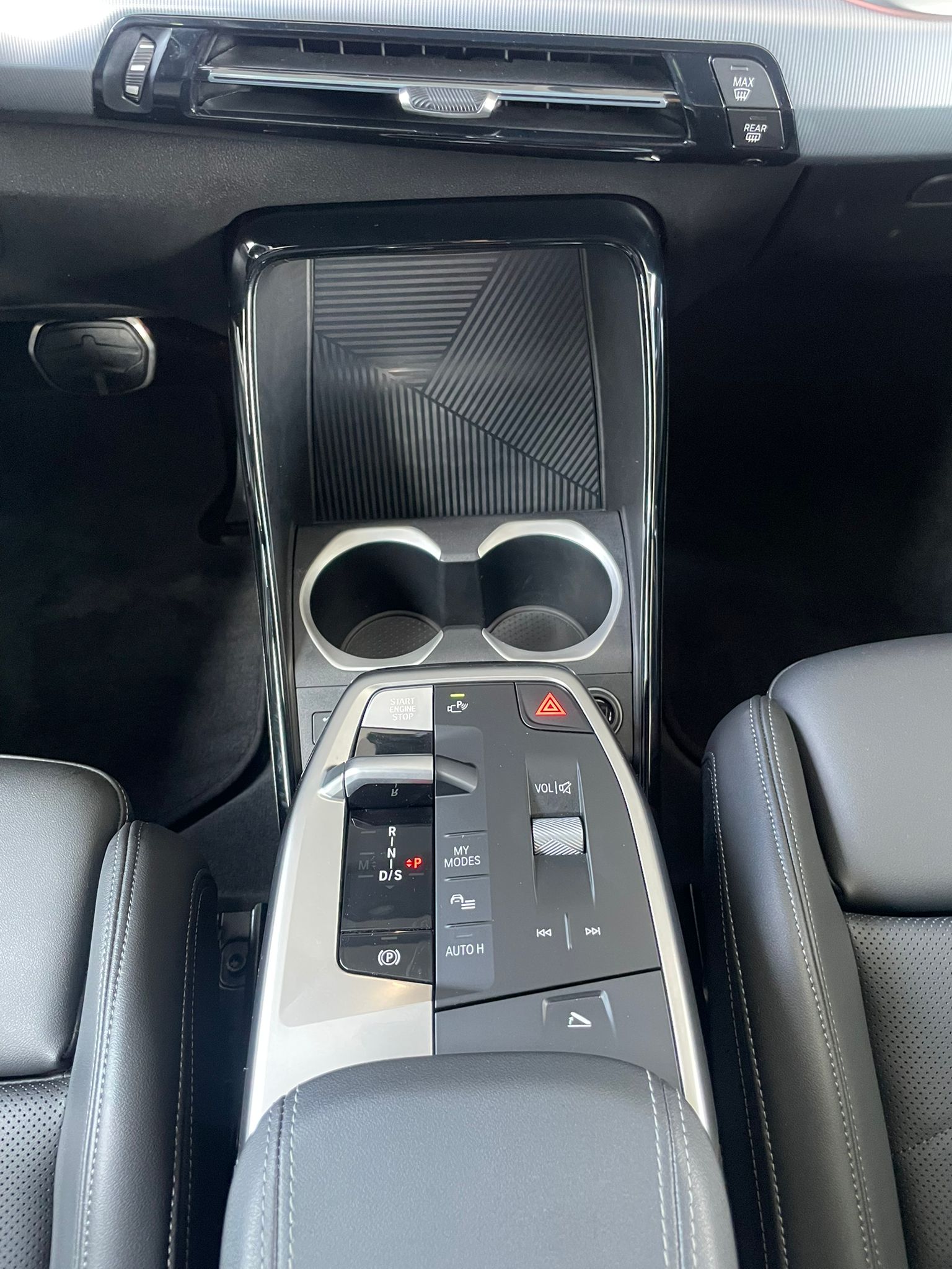 BMW X1 25e xDrive paddles-image-9