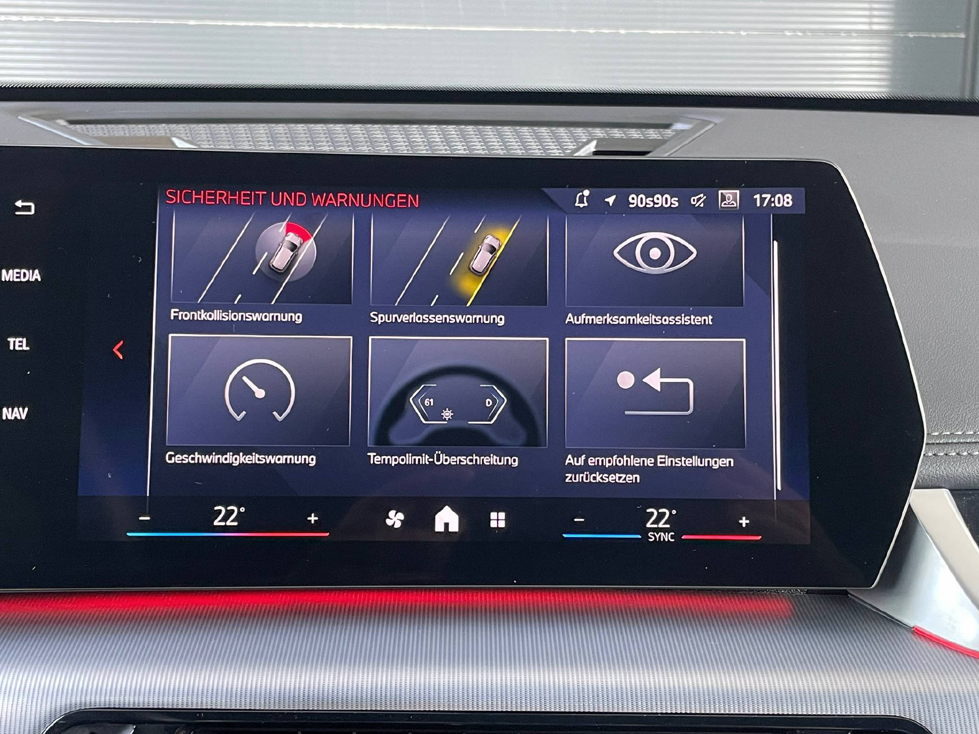 BMW X1 25e xDrive paddles-image-11