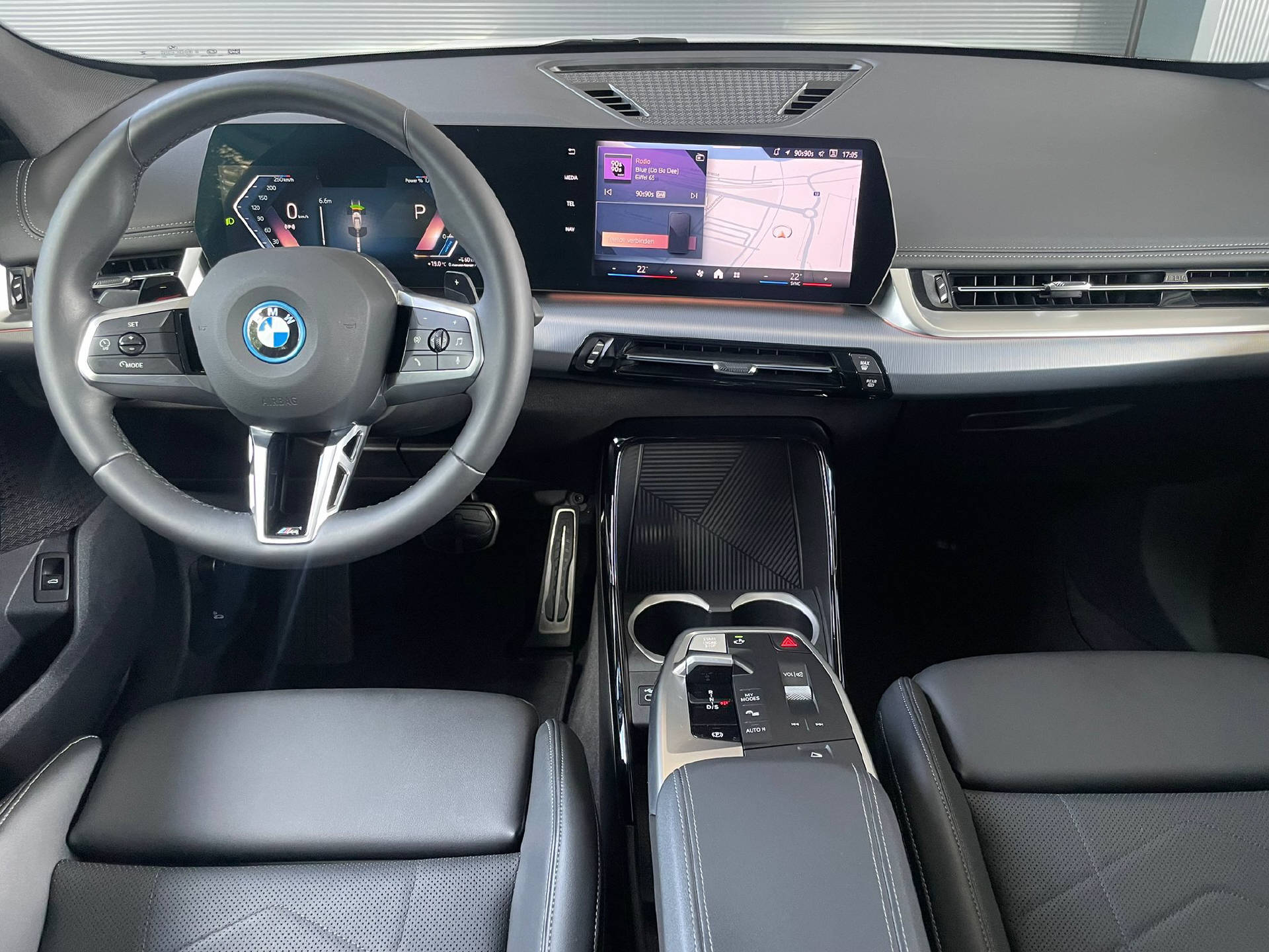 BMW X1 25e xDrive paddles-image-6