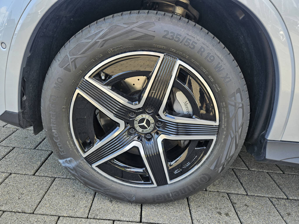 MERCEDES-BENZ GLC 300 e 4Matic AMG Line-image-7