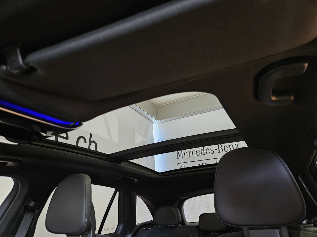 MERCEDES-BENZ GLC 300 e 4Matic AMG Line-image-10