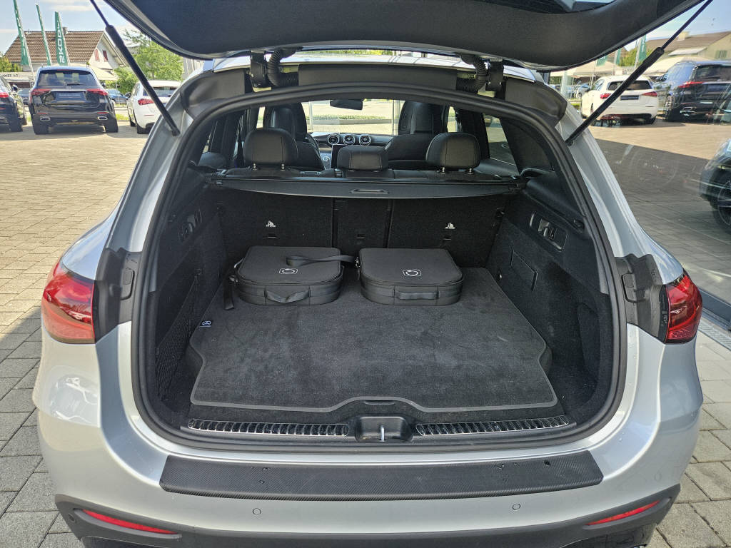 MERCEDES-BENZ GLC 300 e 4Matic AMG Line-image-3