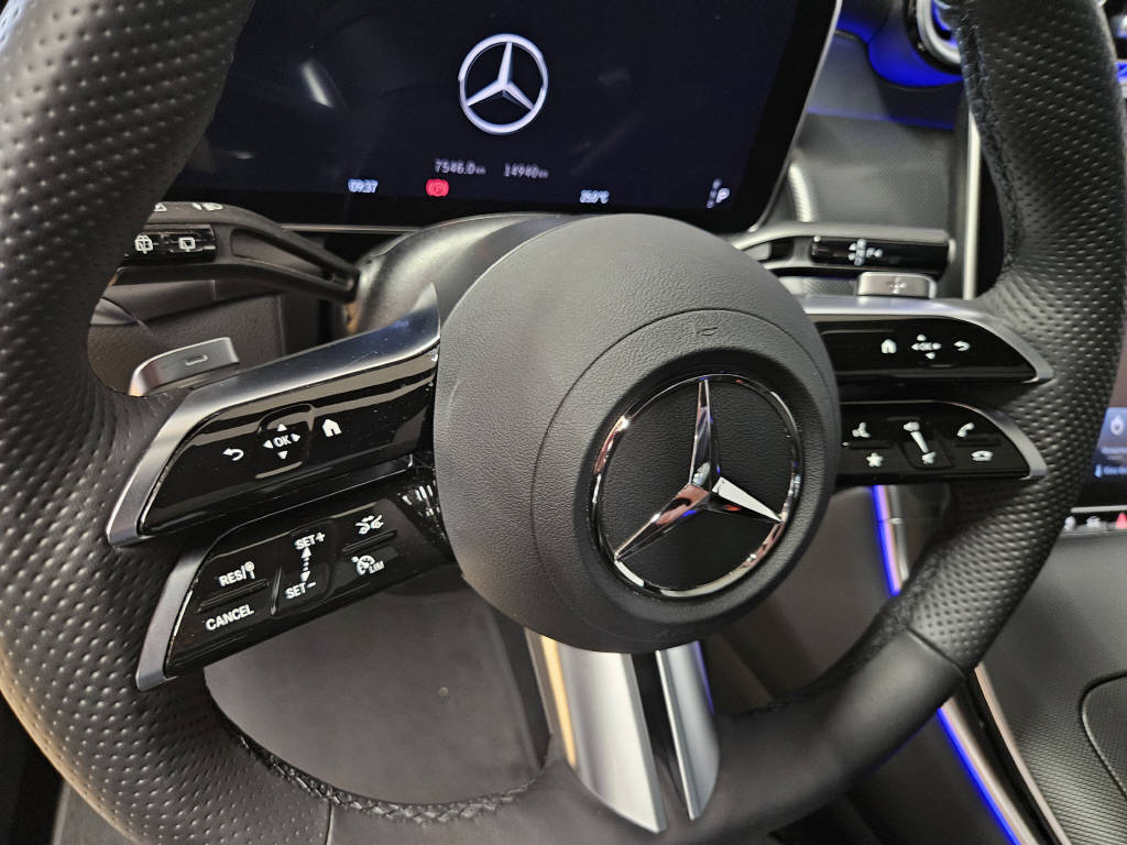 MERCEDES-BENZ GLC 300 e 4Matic AMG Line-image-9