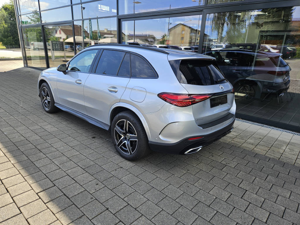 MERCEDES-BENZ GLC 300 e 4Matic AMG Line-image-2