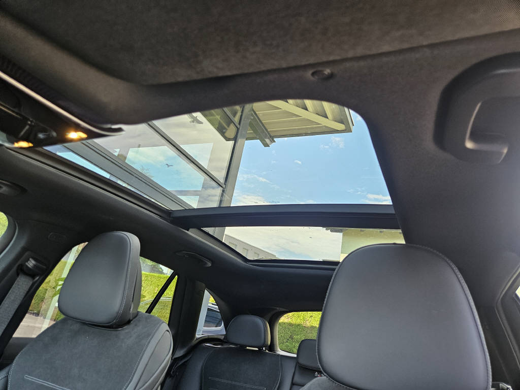 MERCEDES-BENZ GLC 300 e 4Matic AMG Line-image-4