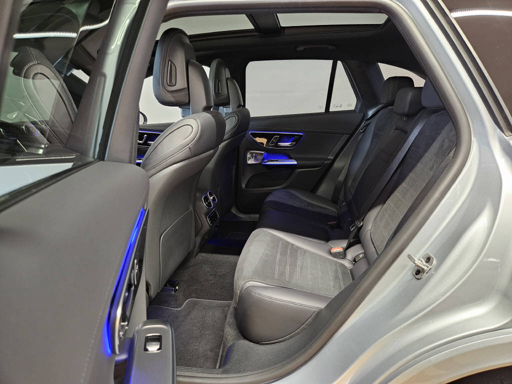 MERCEDES-BENZ GLC 300 e 4Matic AMG Line-image-5