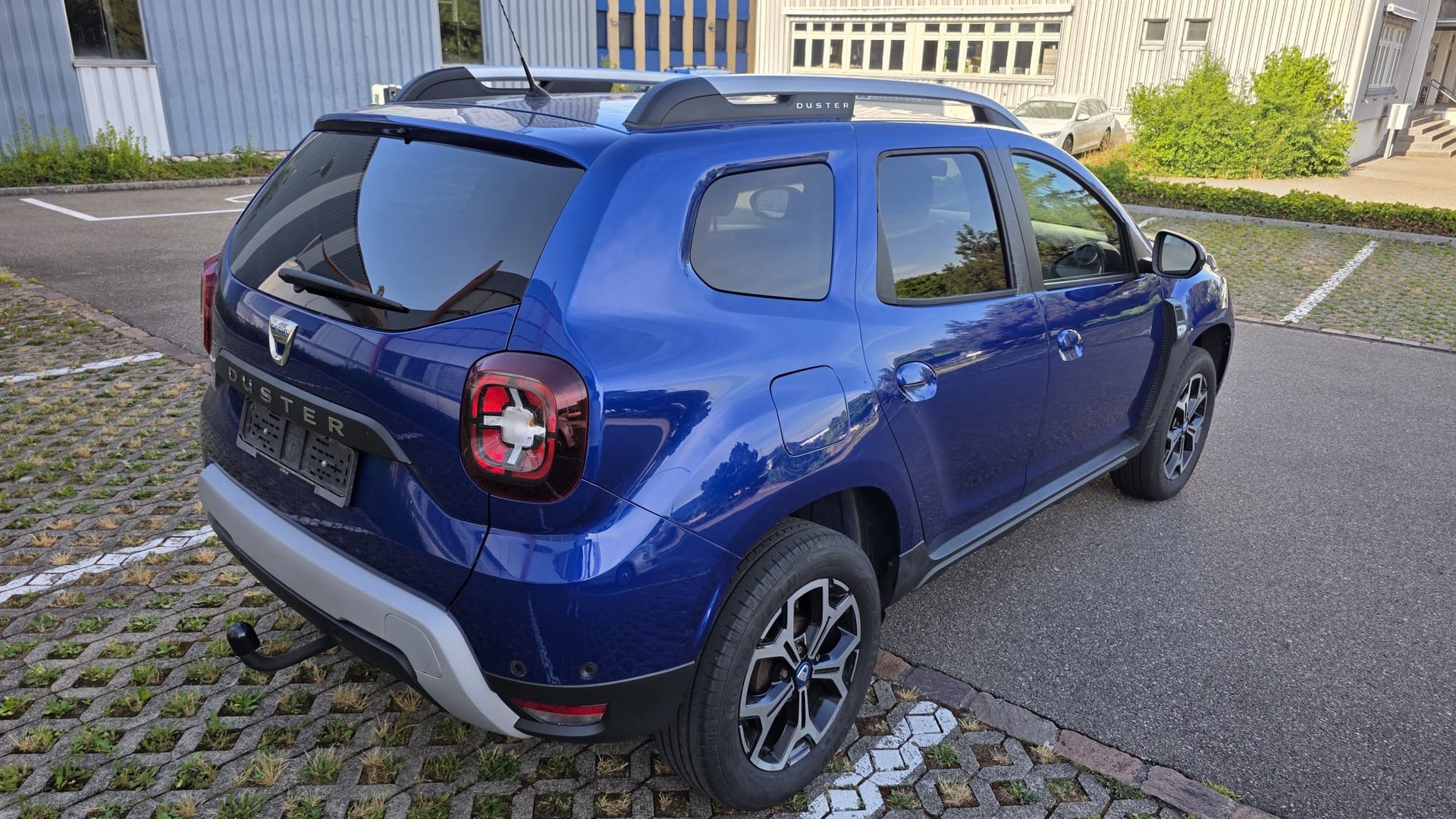 DACIA Duster TCe 150 Celebration 4x4 Kamera 360-image-0