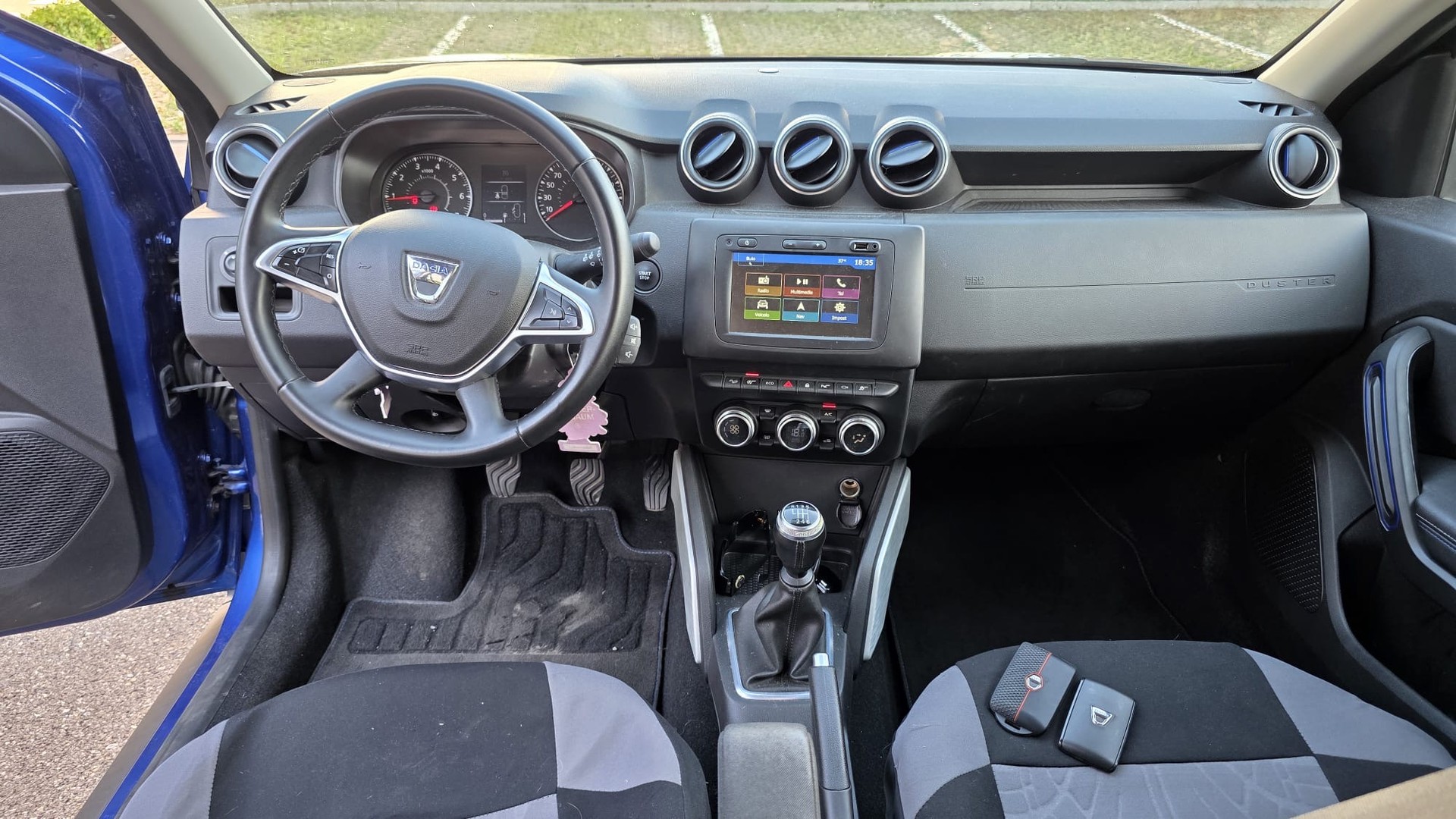 DACIA Duster TCe 150 Celebration 4x4 Kamera 360-image-2