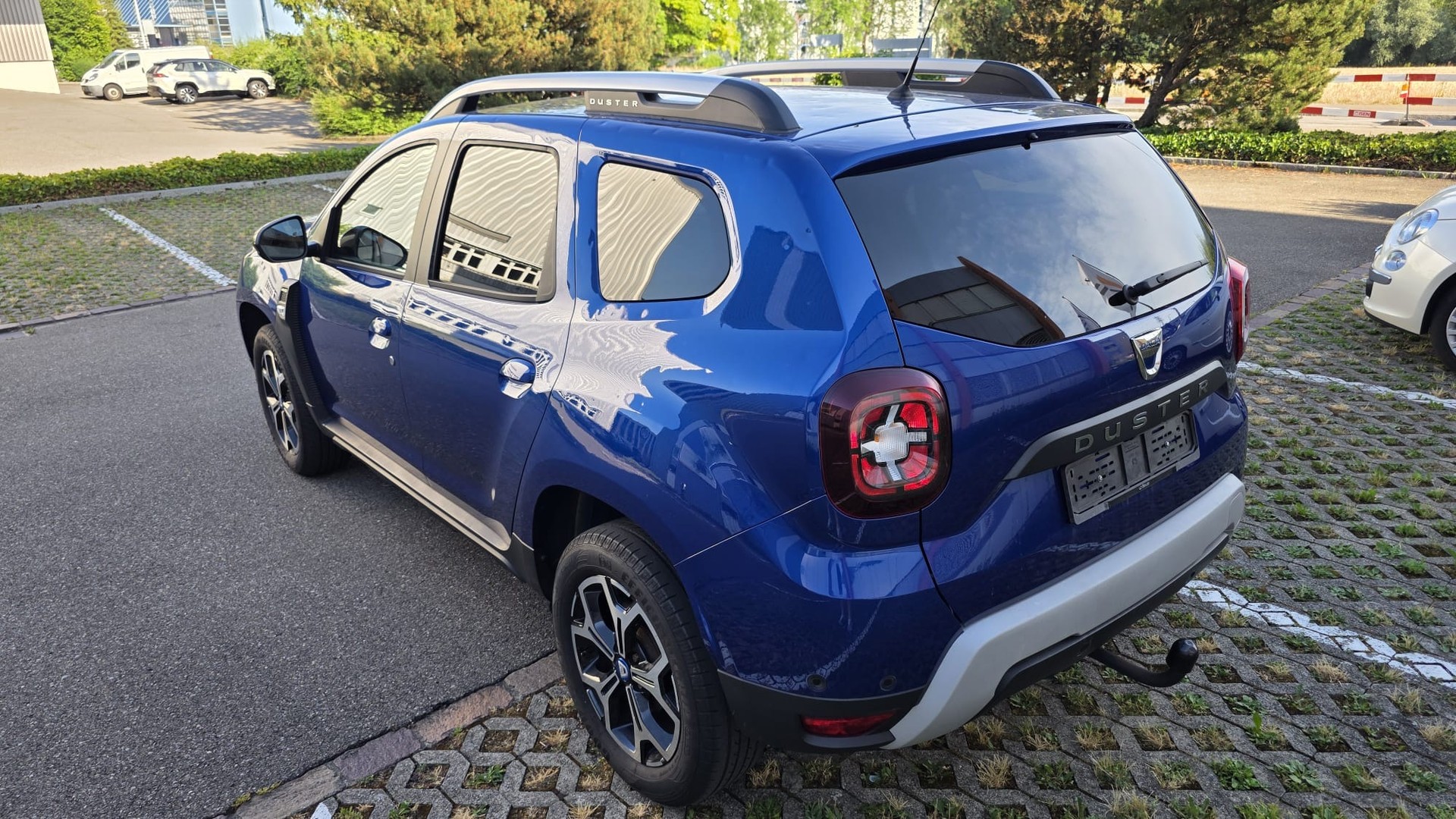 DACIA Duster TCe 150 Celebration 4x4 Kamera 360-image-4