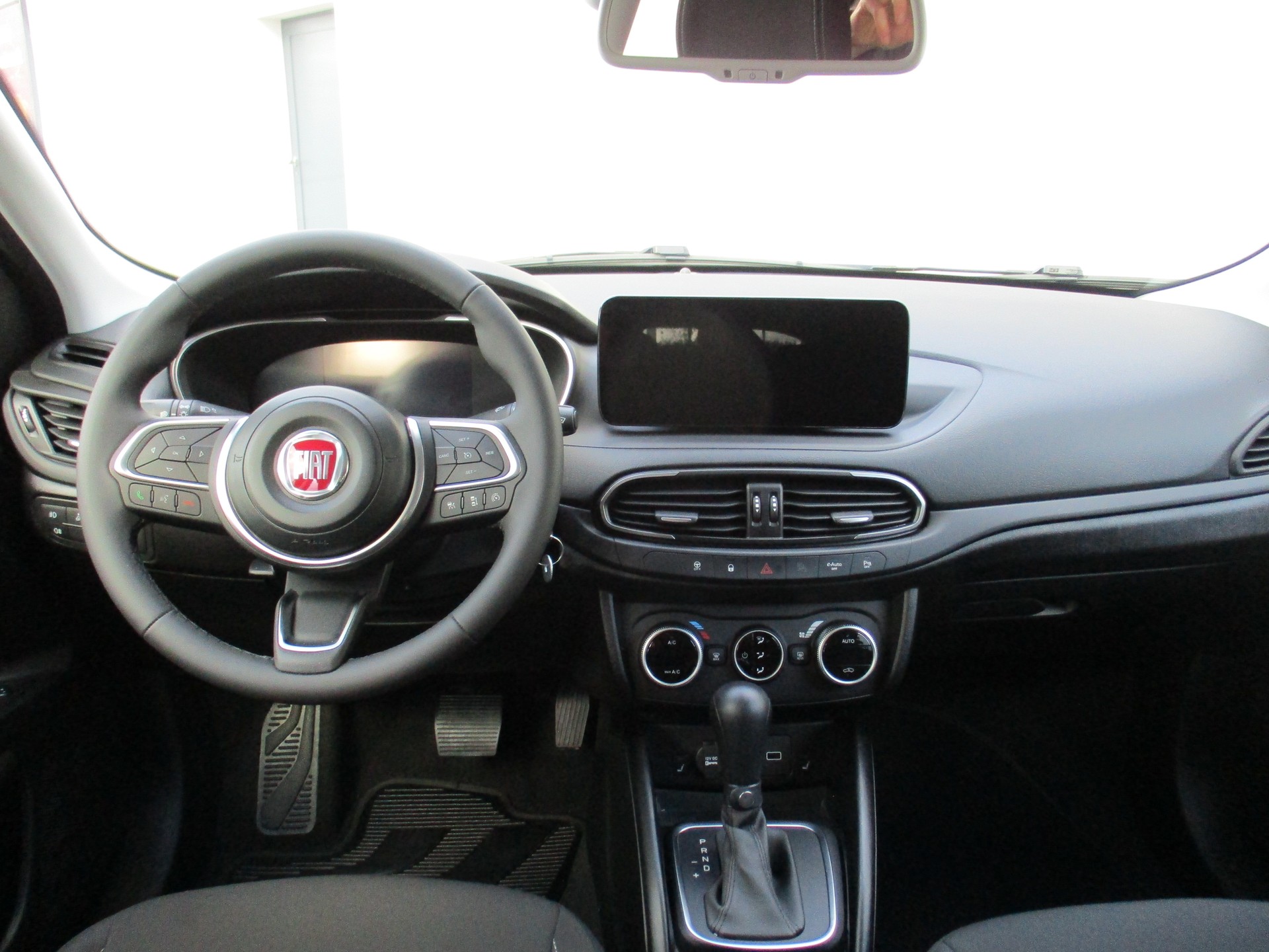 FIAT Tipo 1.5 MHEV Swiss Edition Cross-image-4