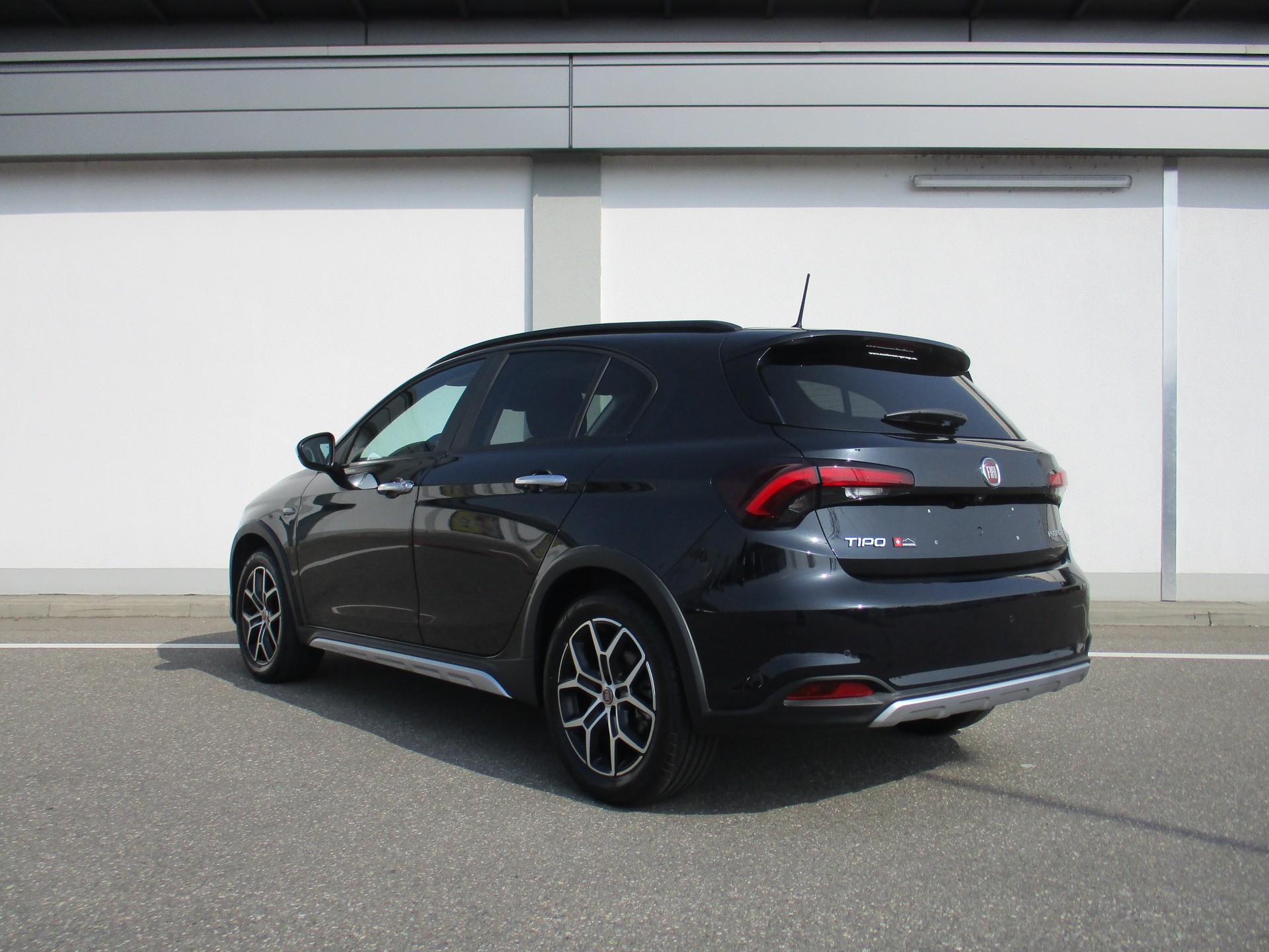 FIAT Tipo 1.5 MHEV Swiss Edition Cross-image-2