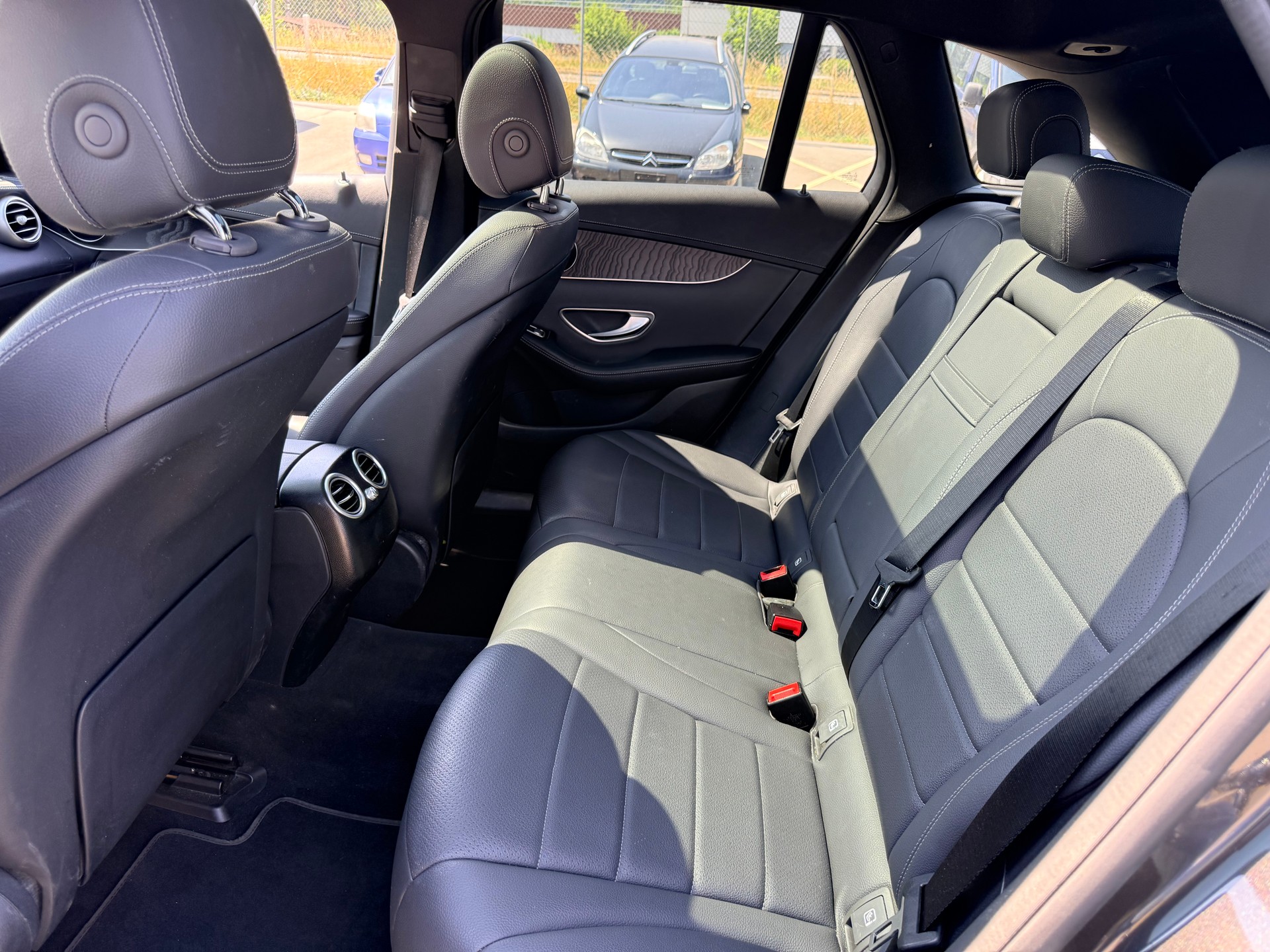 MERCEDES-BENZ GLC 220 d AMG Line Plus 4Matic 9G-Tronic-image-11