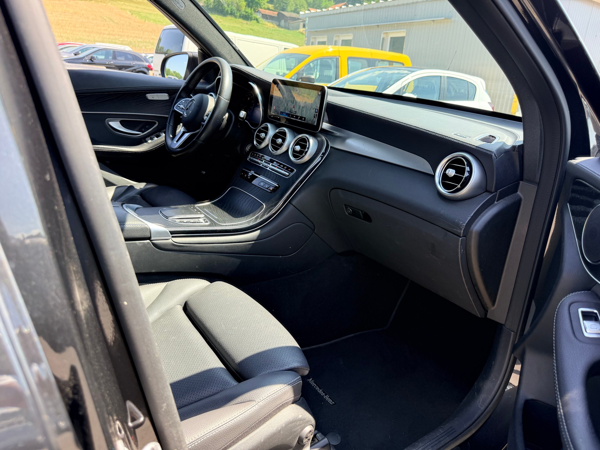 MERCEDES-BENZ GLC 220 d AMG Line Plus 4Matic 9G-Tronic-image-13