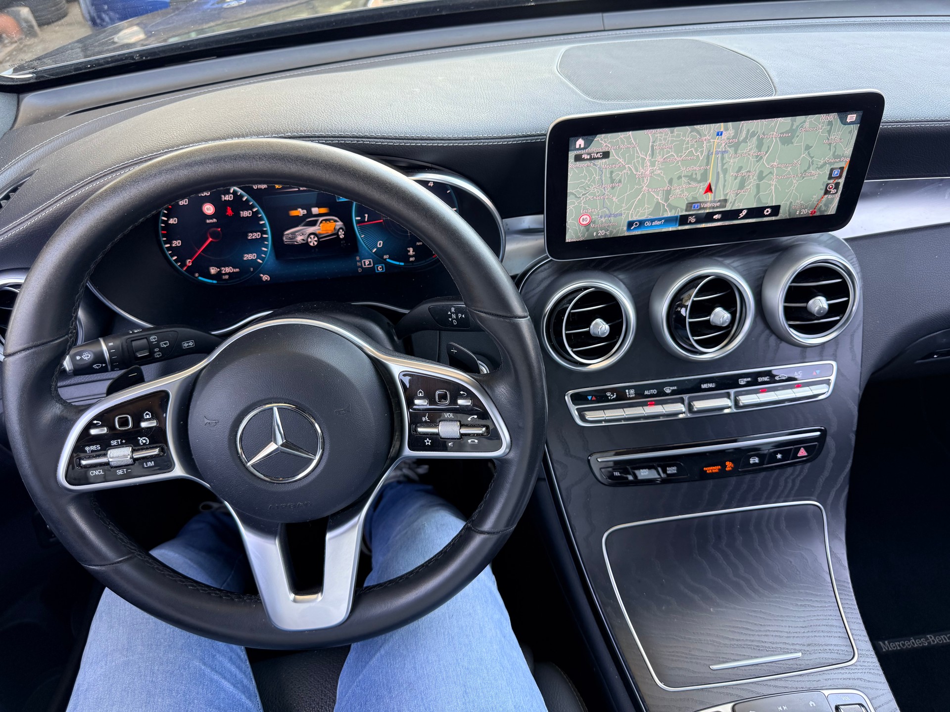 MERCEDES-BENZ GLC 220 d AMG Line Plus 4Matic 9G-Tronic-image-14