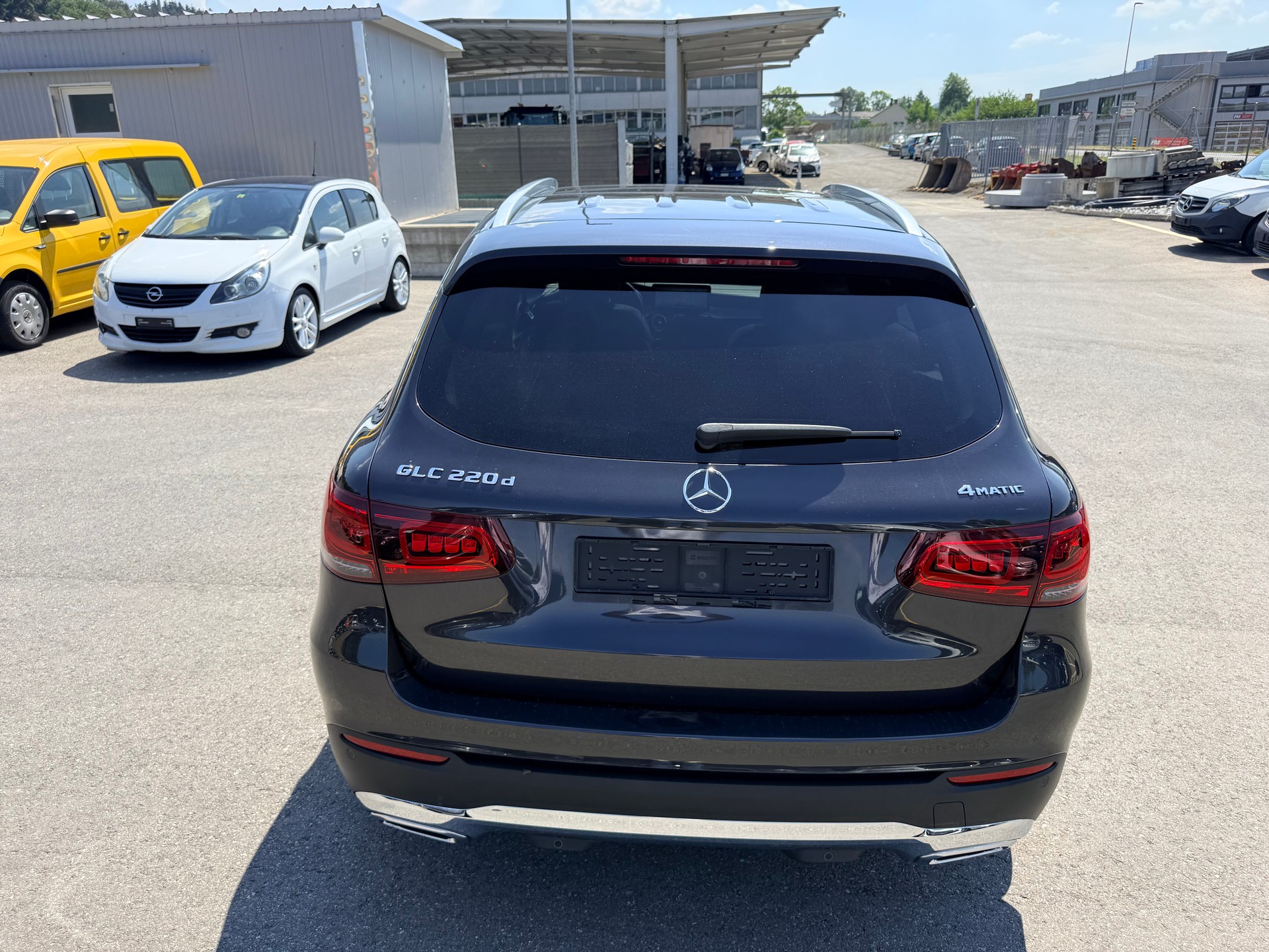 MERCEDES-BENZ GLC 220 d AMG Line Plus 4Matic 9G-Tronic-image-8