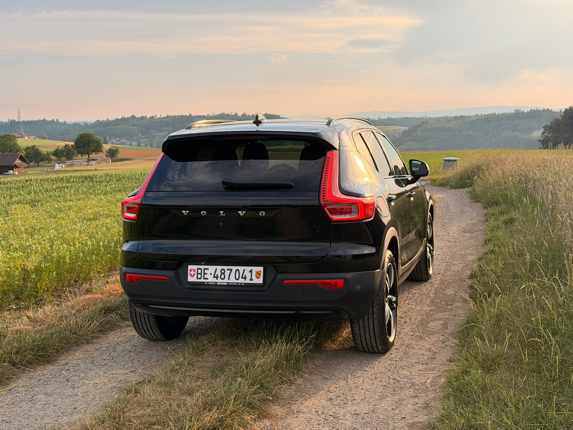VOLVO 2.0 B4 MH R-Design AWD-image-4