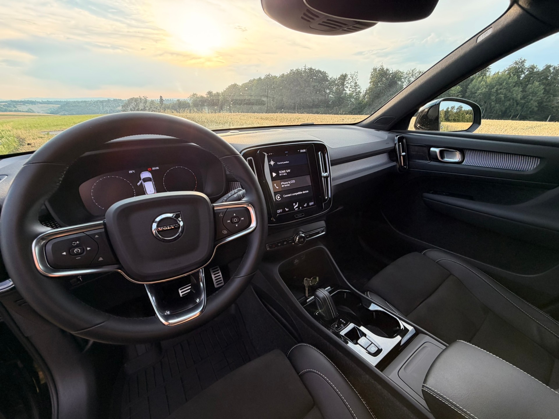VOLVO 2.0 B4 MH R-Design AWD-image-9