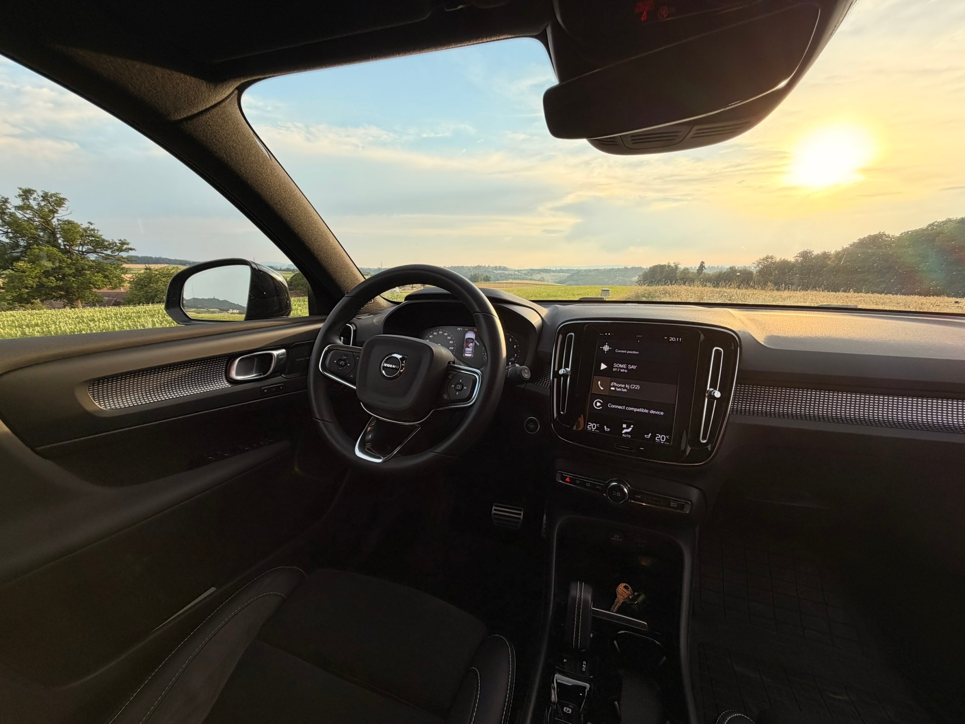 VOLVO 2.0 B4 MH R-Design AWD-image-10
