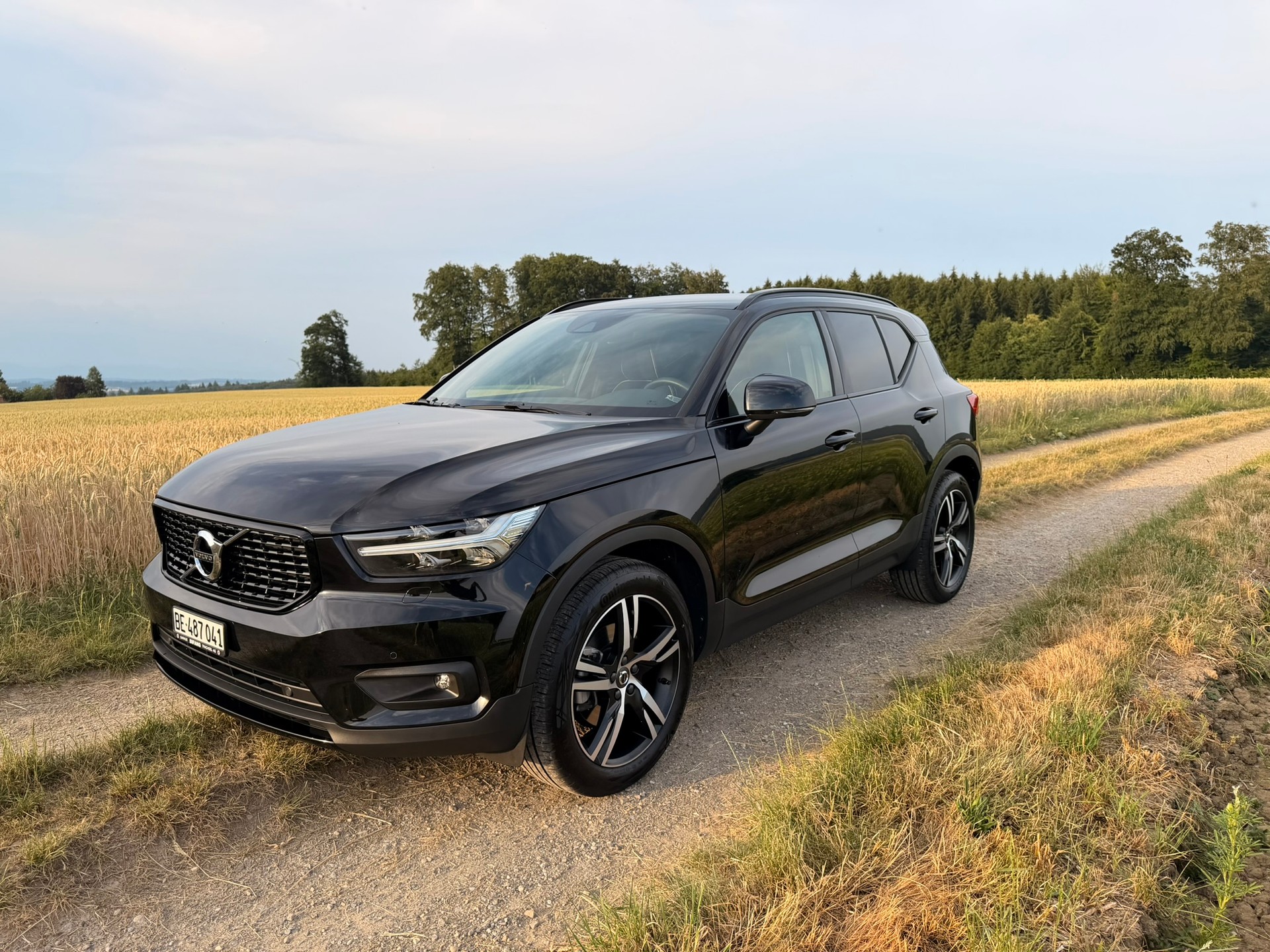 VOLVO 2.0 B4 MH R-Design AWD-image-0