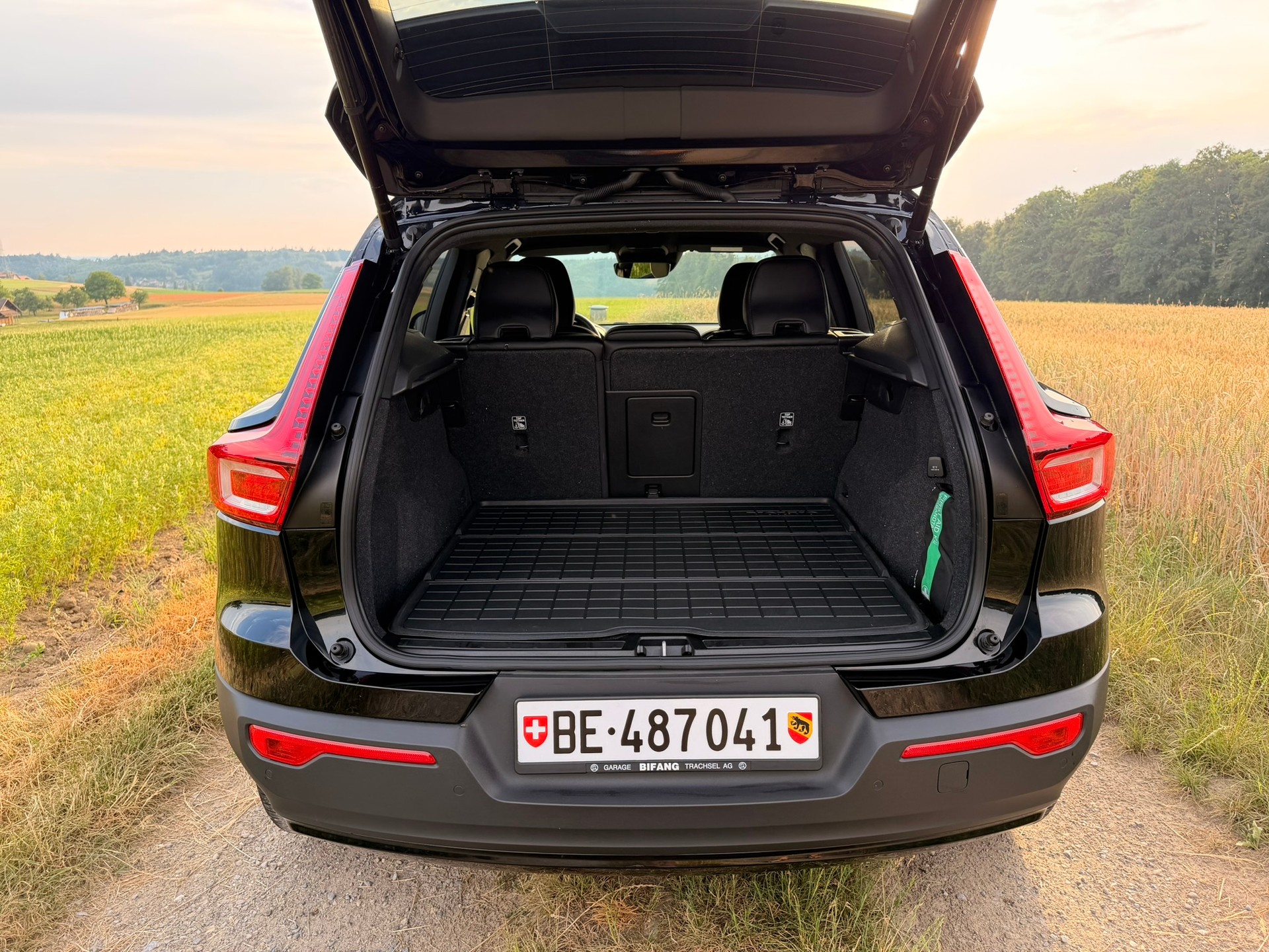 VOLVO 2.0 B4 MH R-Design AWD-image-6