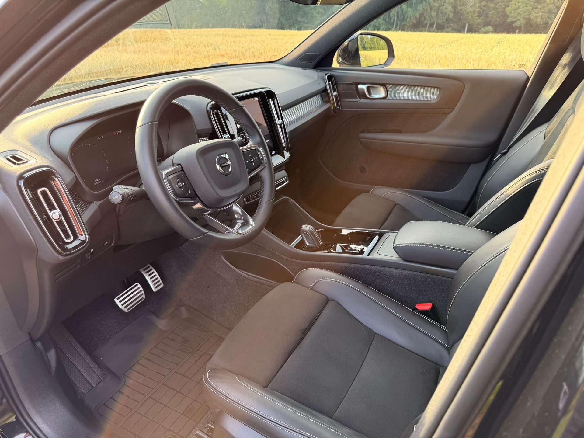 VOLVO 2.0 B4 MH R-Design AWD-image-8