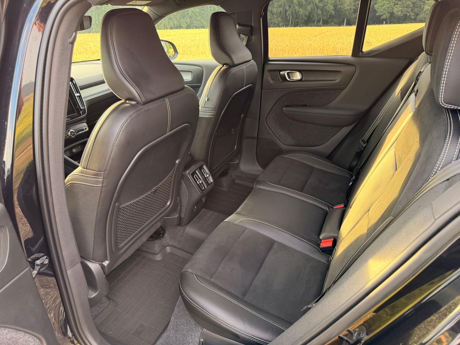 VOLVO 2.0 B4 MH R-Design AWD-image-11