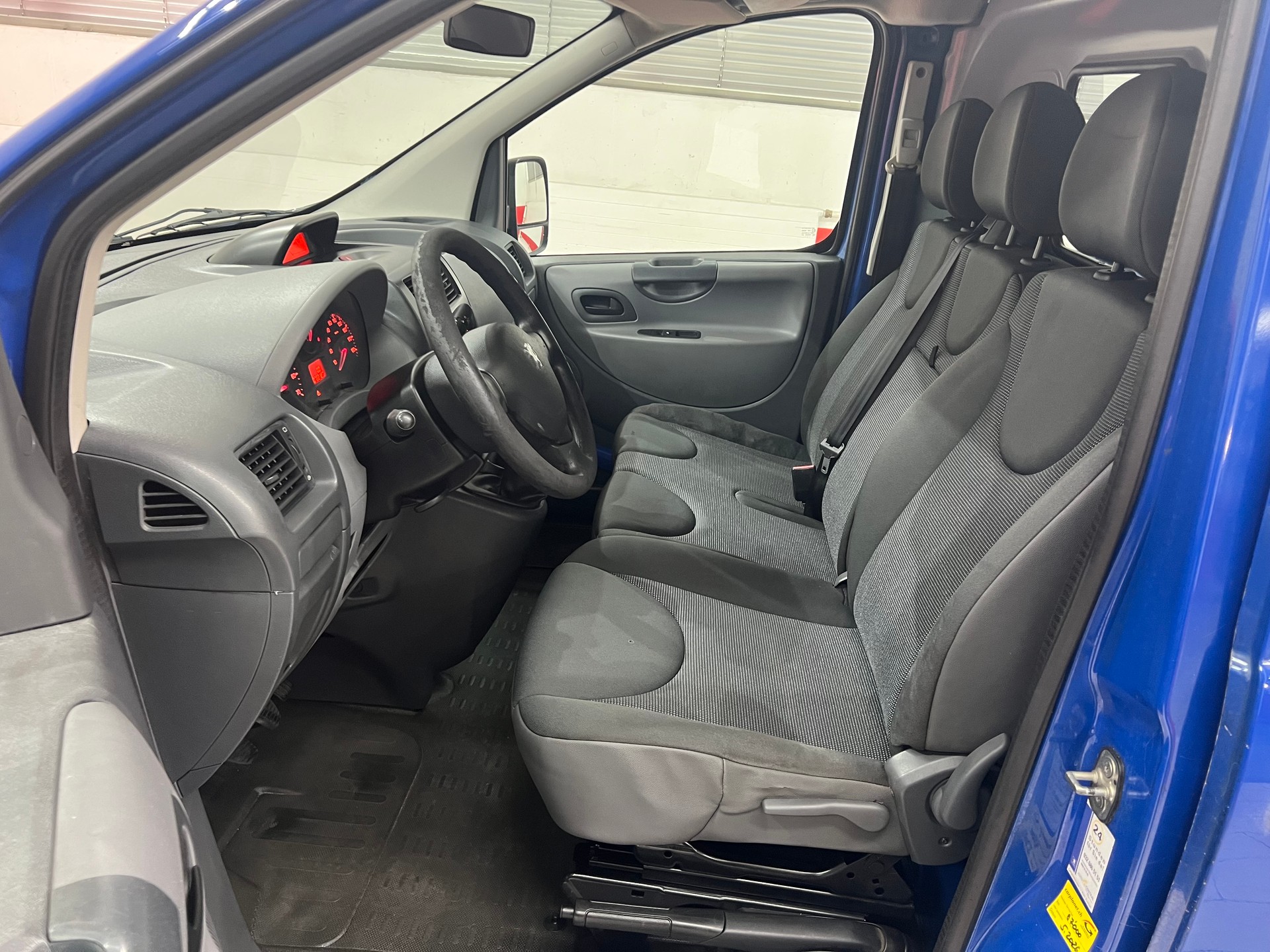 PEUGEOT Expert 1.6 HDi 227 L1H1-image-15