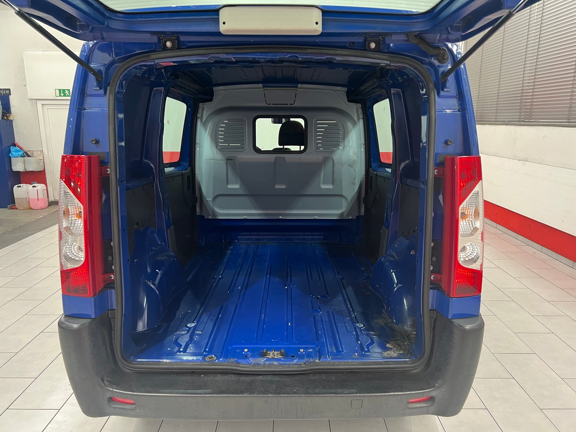 PEUGEOT Expert 1.6 HDi 227 L1H1-image-7