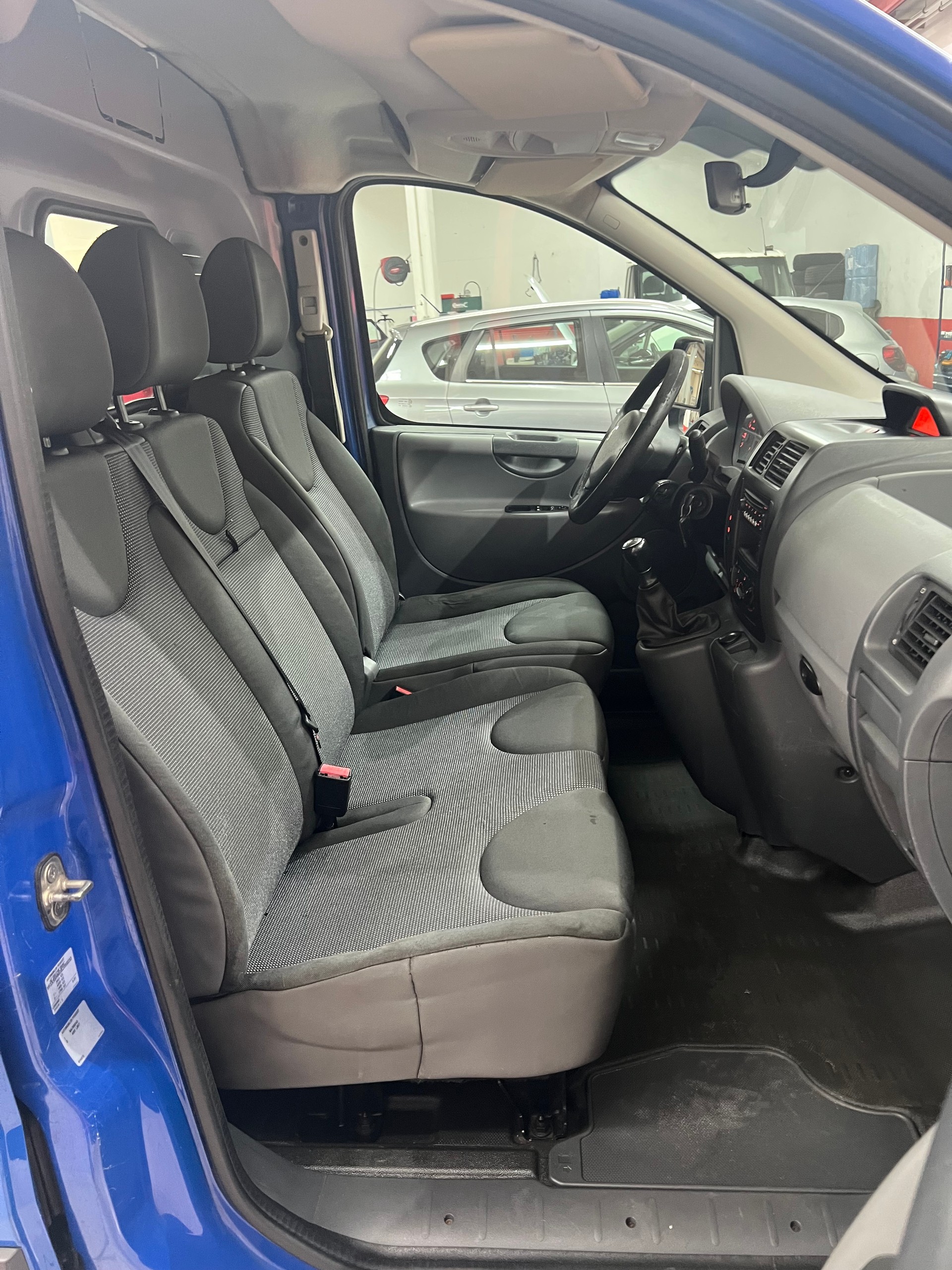 PEUGEOT Expert 1.6 HDi 227 L1H1-image-13