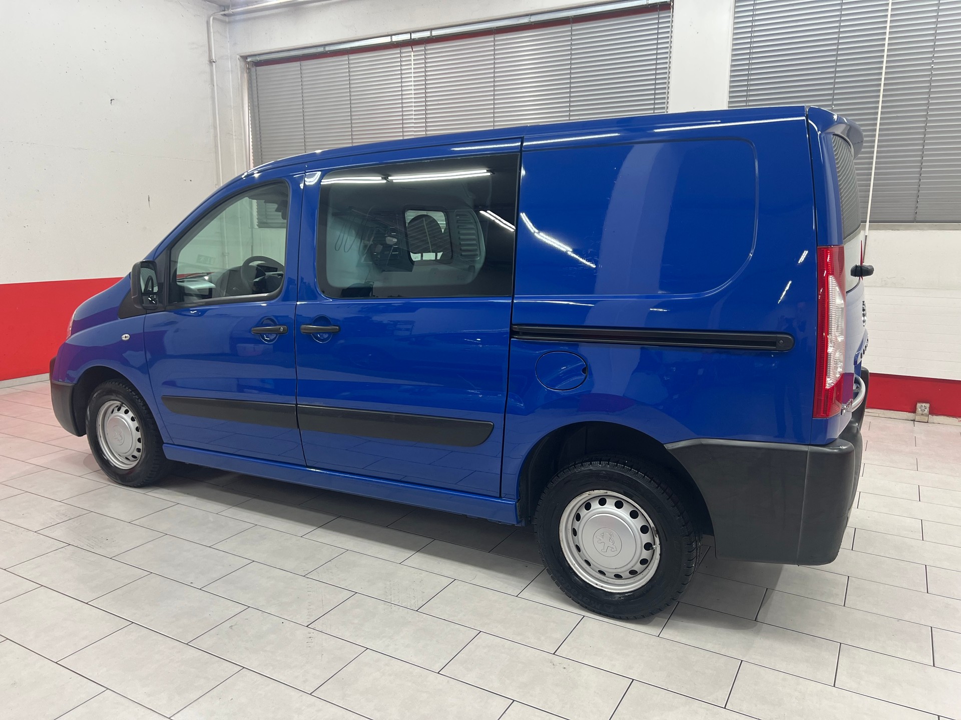 PEUGEOT Expert 1.6 HDi 227 L1H1-image-8