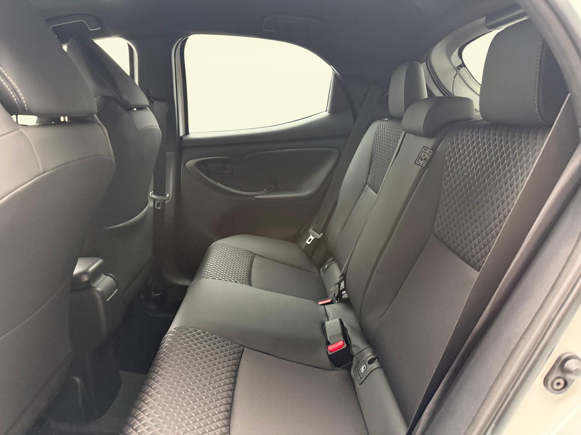 TOYOTA Yaris 1.5 VVT-i HSD Premium-image-10