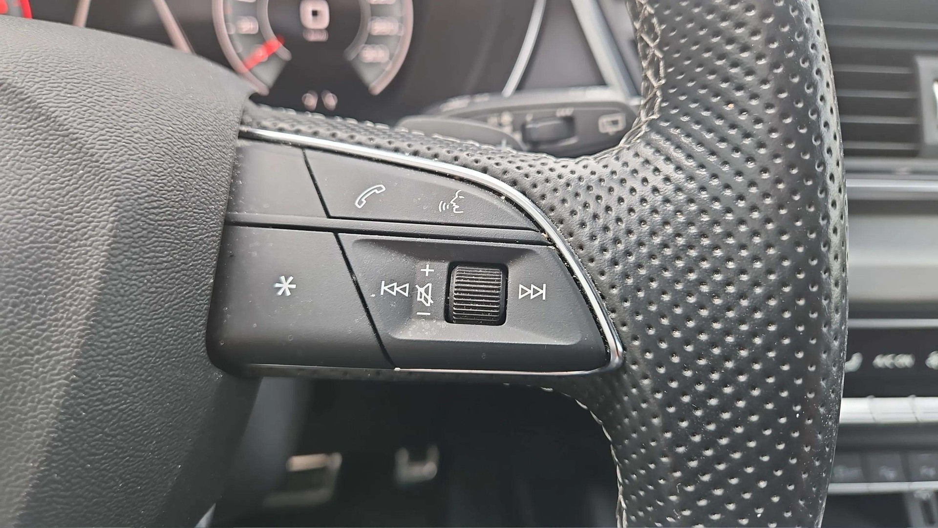 AUDI Q5 40 TDI S line quattro S-tronic mit Panoramadach & 5J Werksgarantie oder bis 100000km-image-29