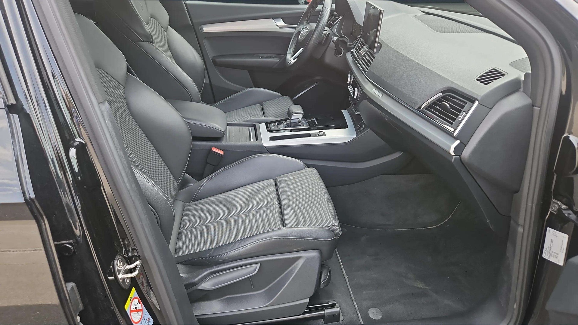 AUDI Q5 40 TDI S line quattro S-tronic mit Panoramadach & 5J Werksgarantie oder bis 100000km-image-11