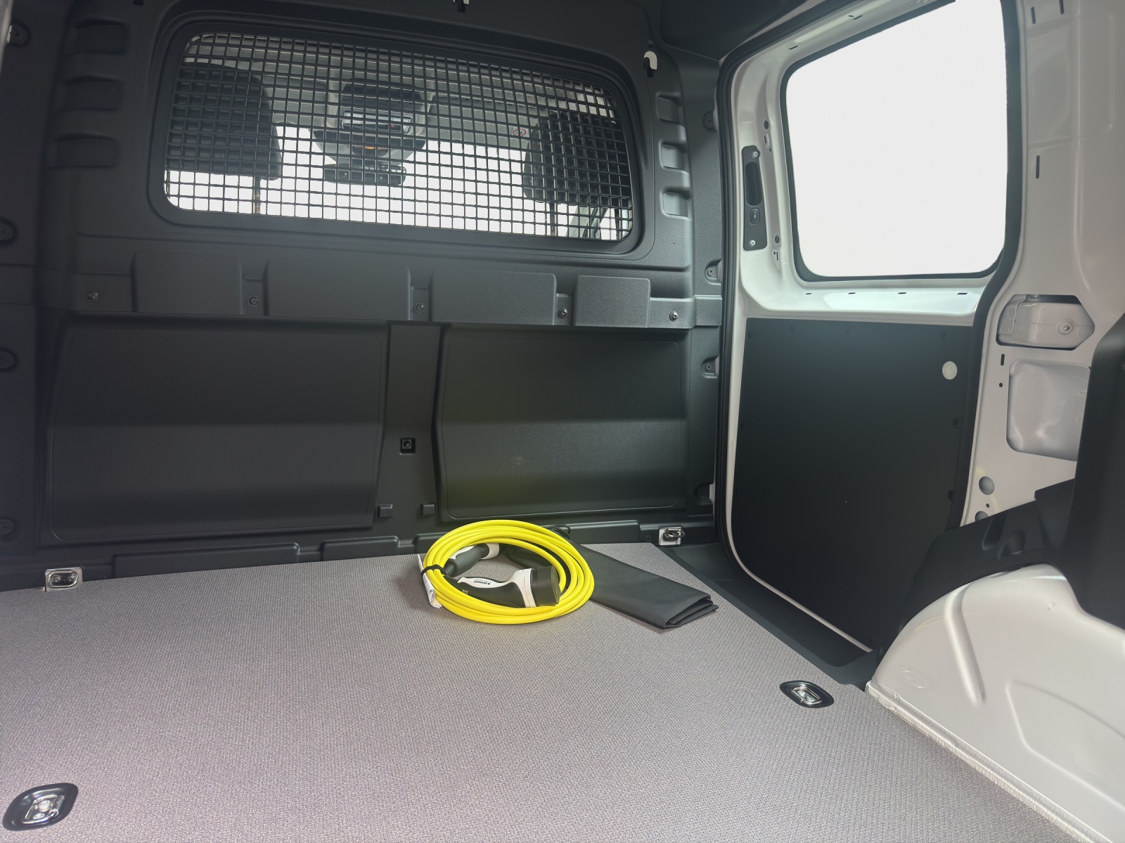 VW Caddy Cargo 1.5 TSI Plug in Hybrid DSG-image-12